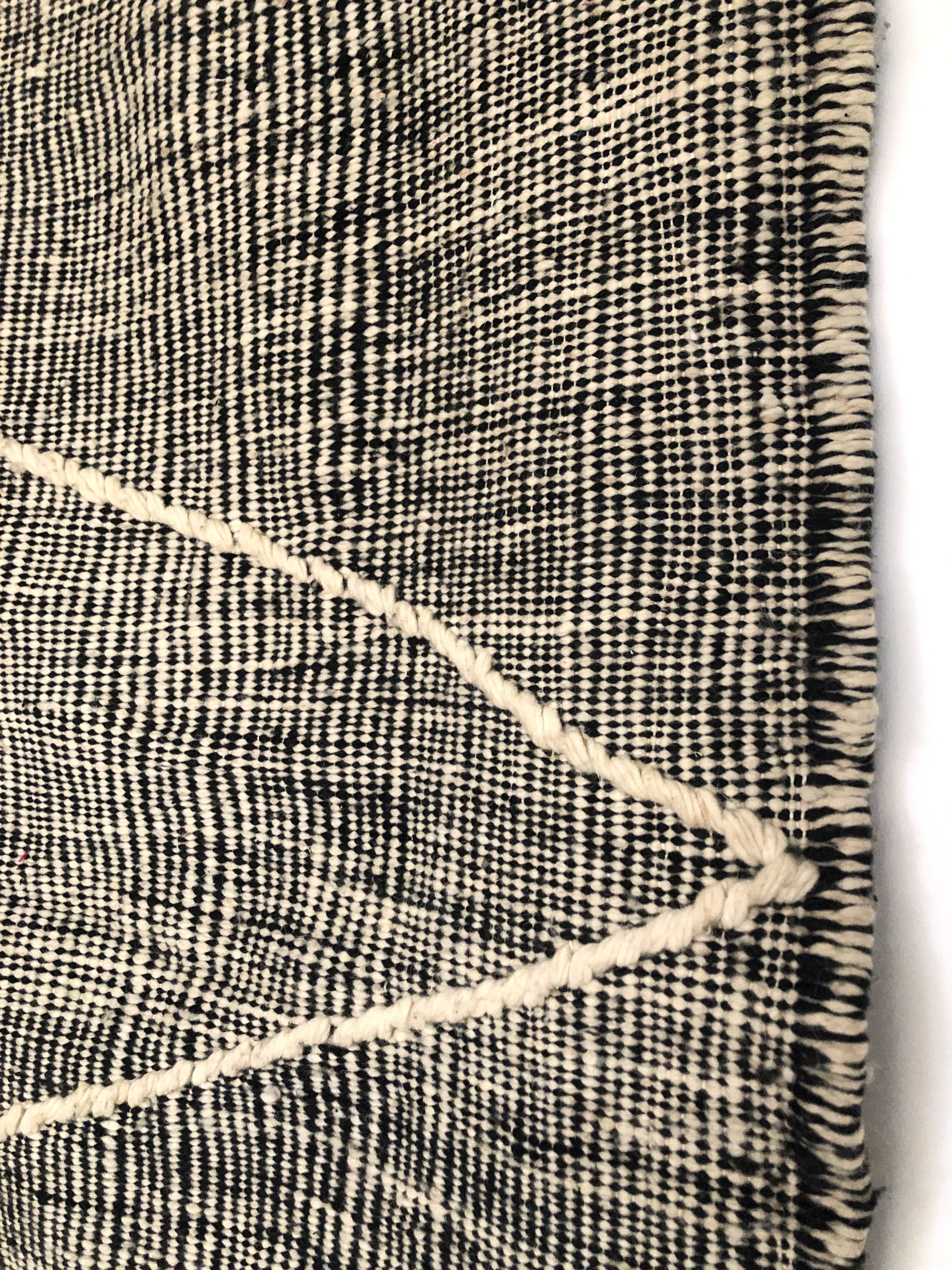 Moroccan Berber carpet Kilim Zanafi black and white 3,36X2.10m