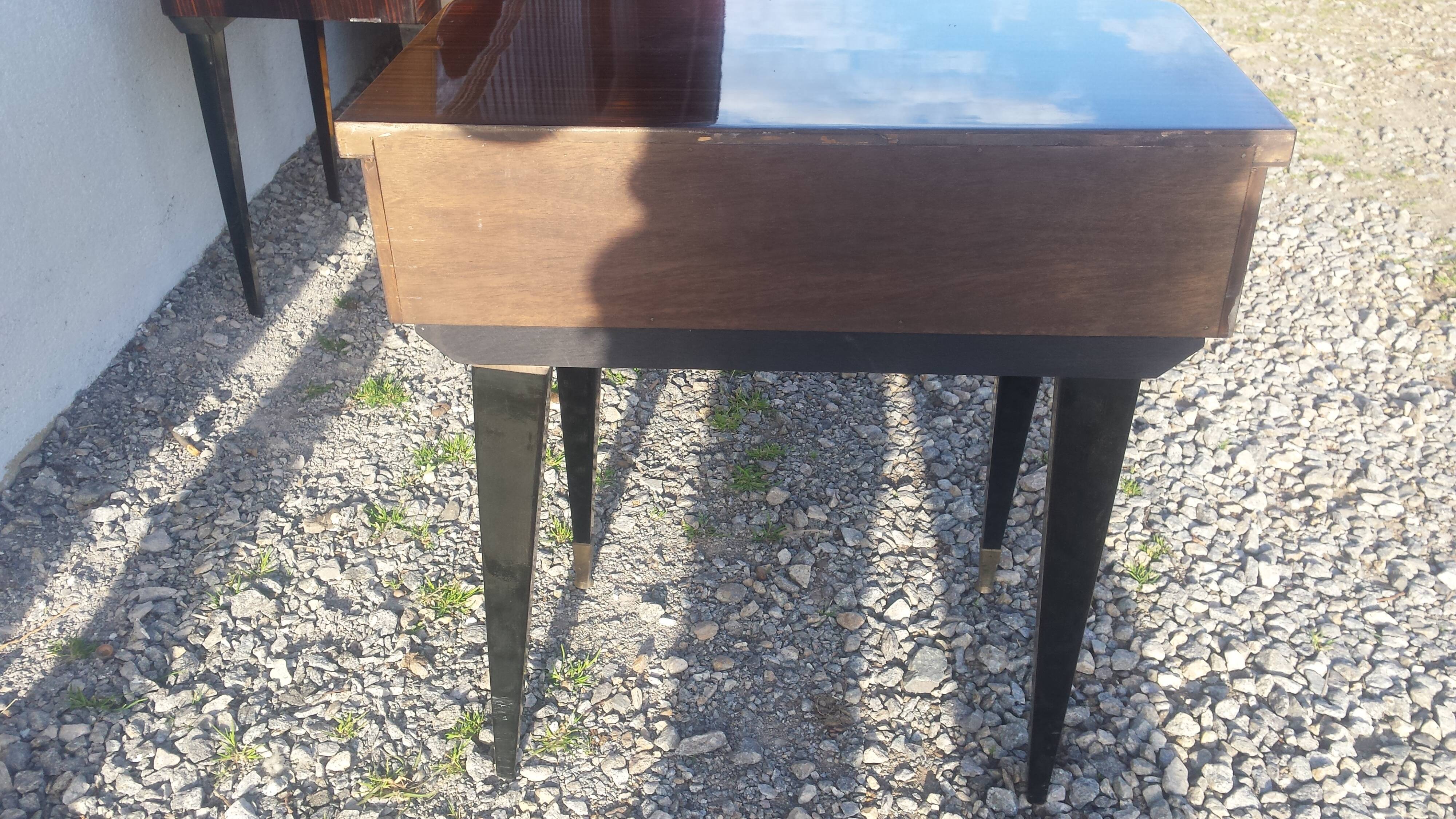 Lot of 2 bedside tables