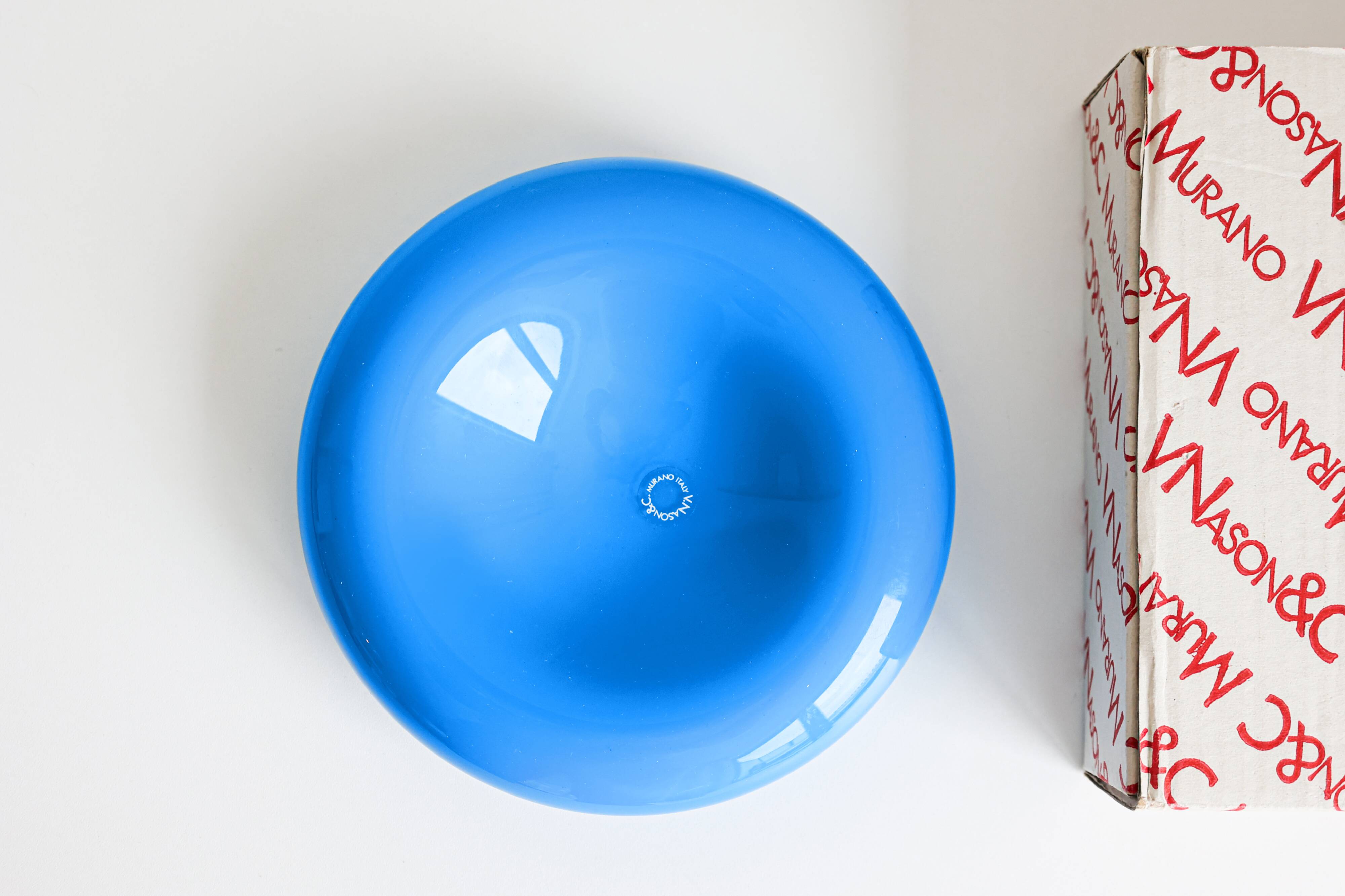 Bol en porcelaine bleue de Murano, par Vincenzo Nason, années 1980, Italie.