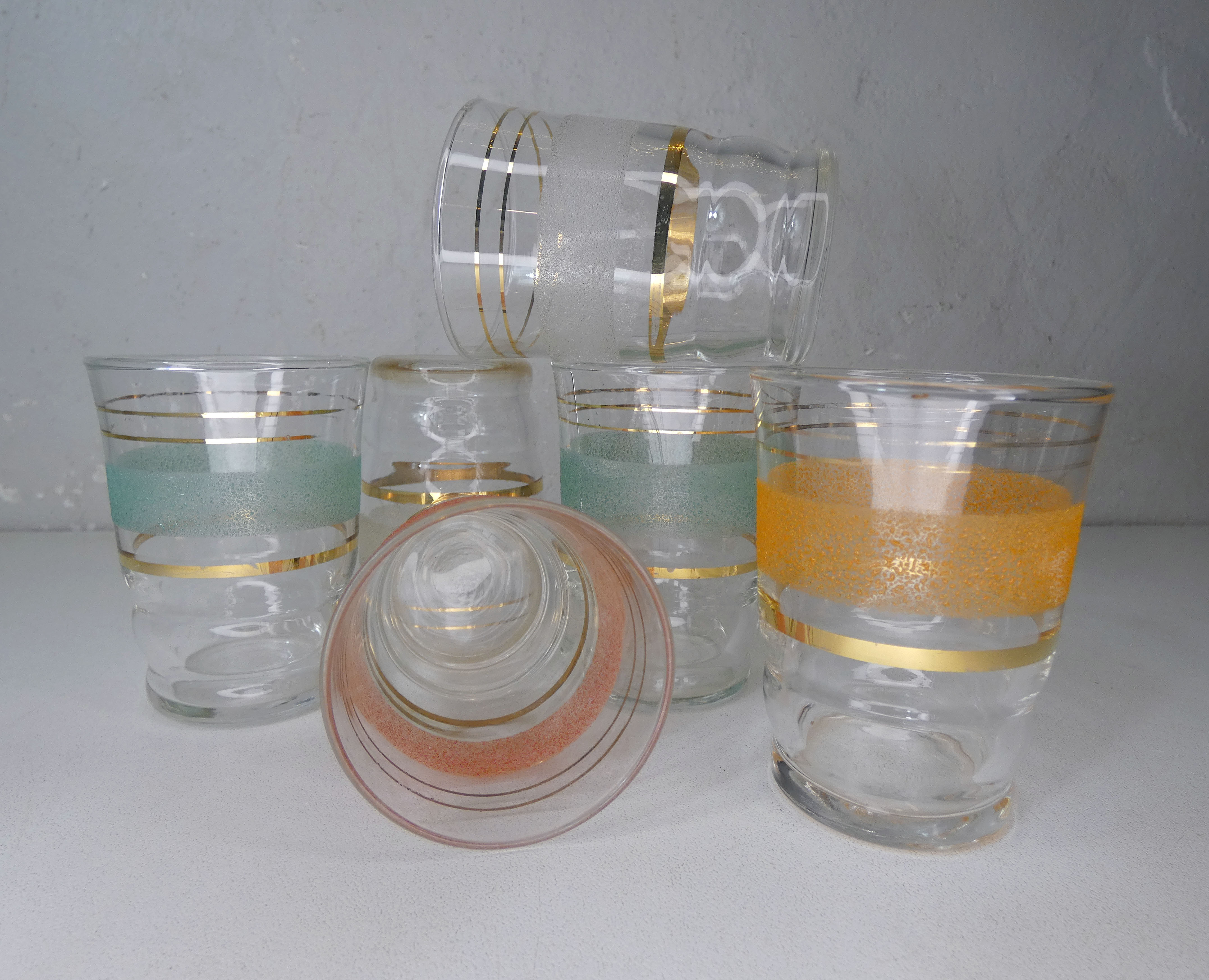 6 old granite glasses of vintage color 50s
