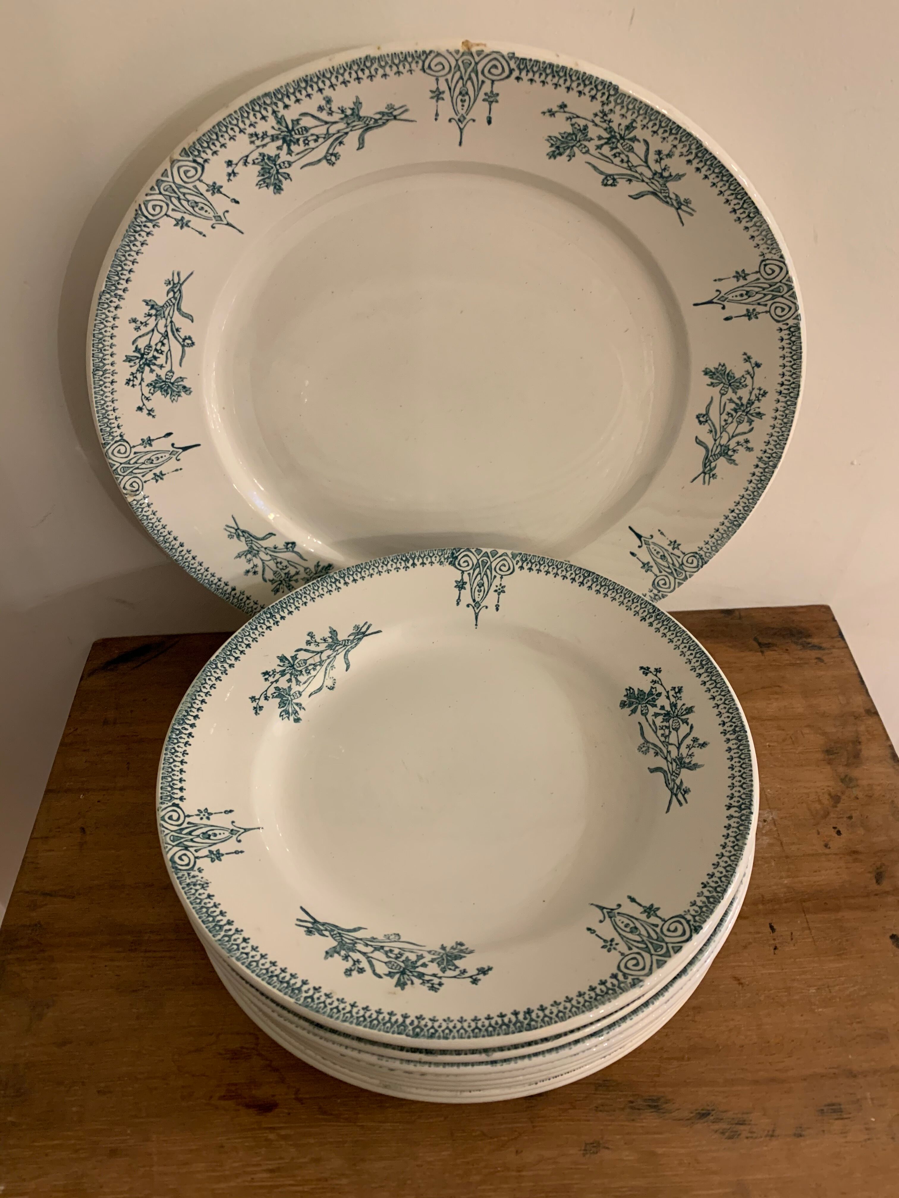 10 dessert plates and Art Deco green Saint Amand serving dish