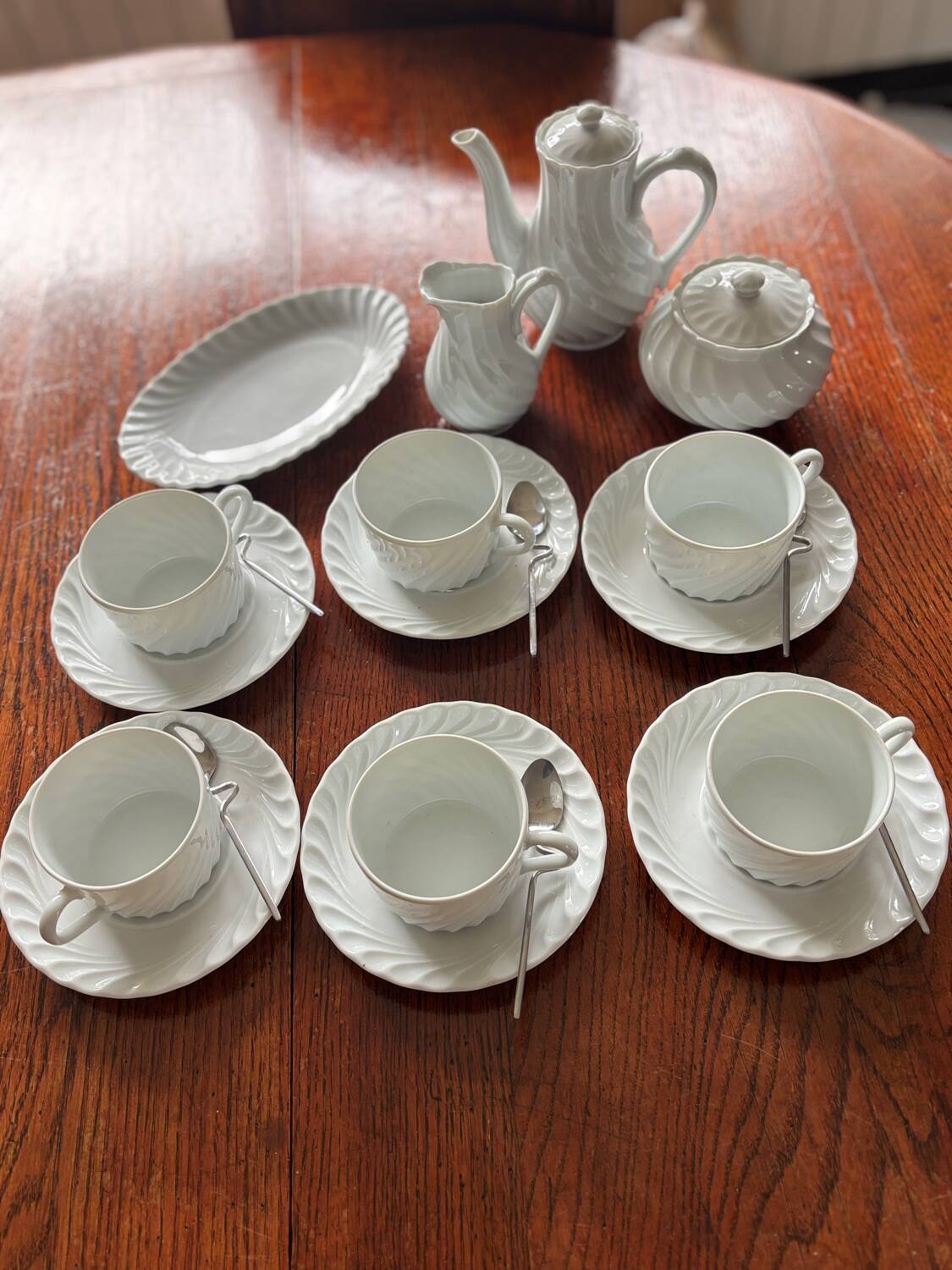 16-piece coffee service Haviland Limoges, excellent condition.