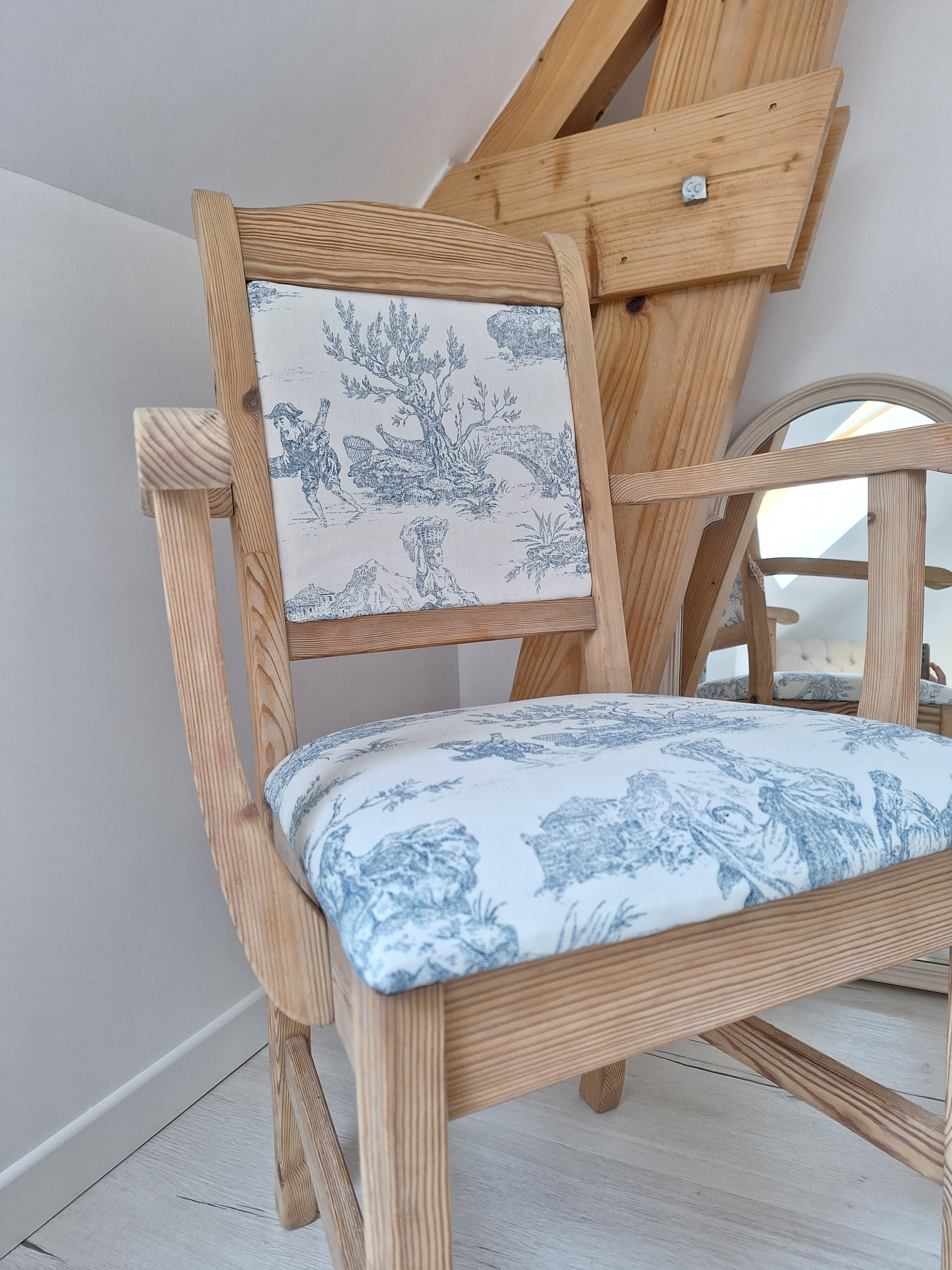 Chair / Armchair in solid wood and blue toile de Jouy