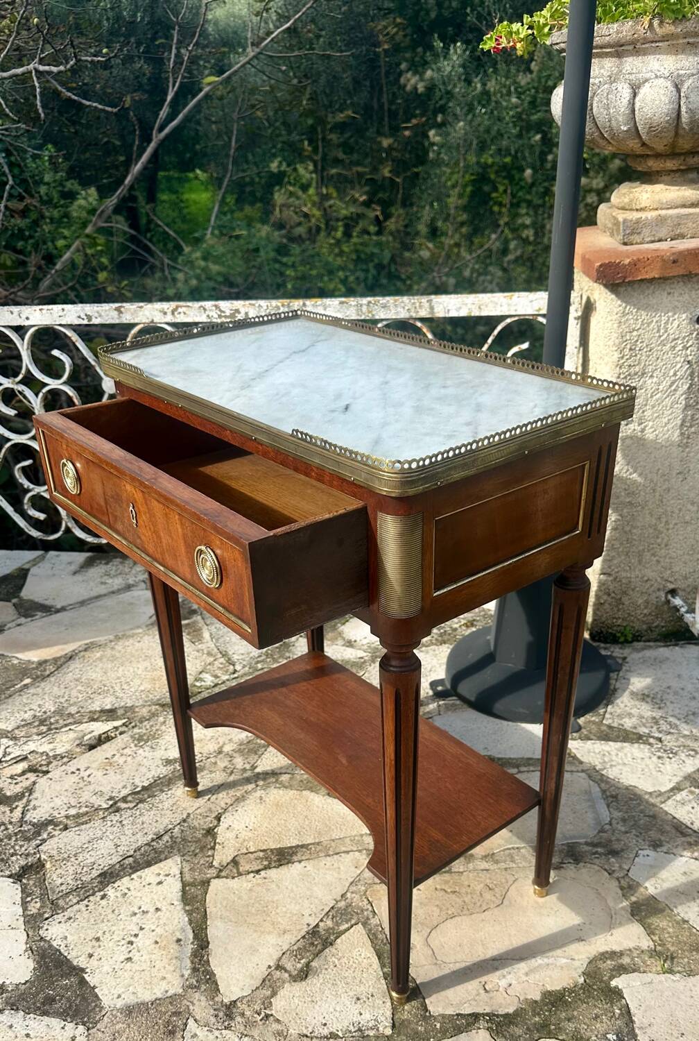 Small console in mahogany and gilded bronze, Louis XVI style. 19th century period.
