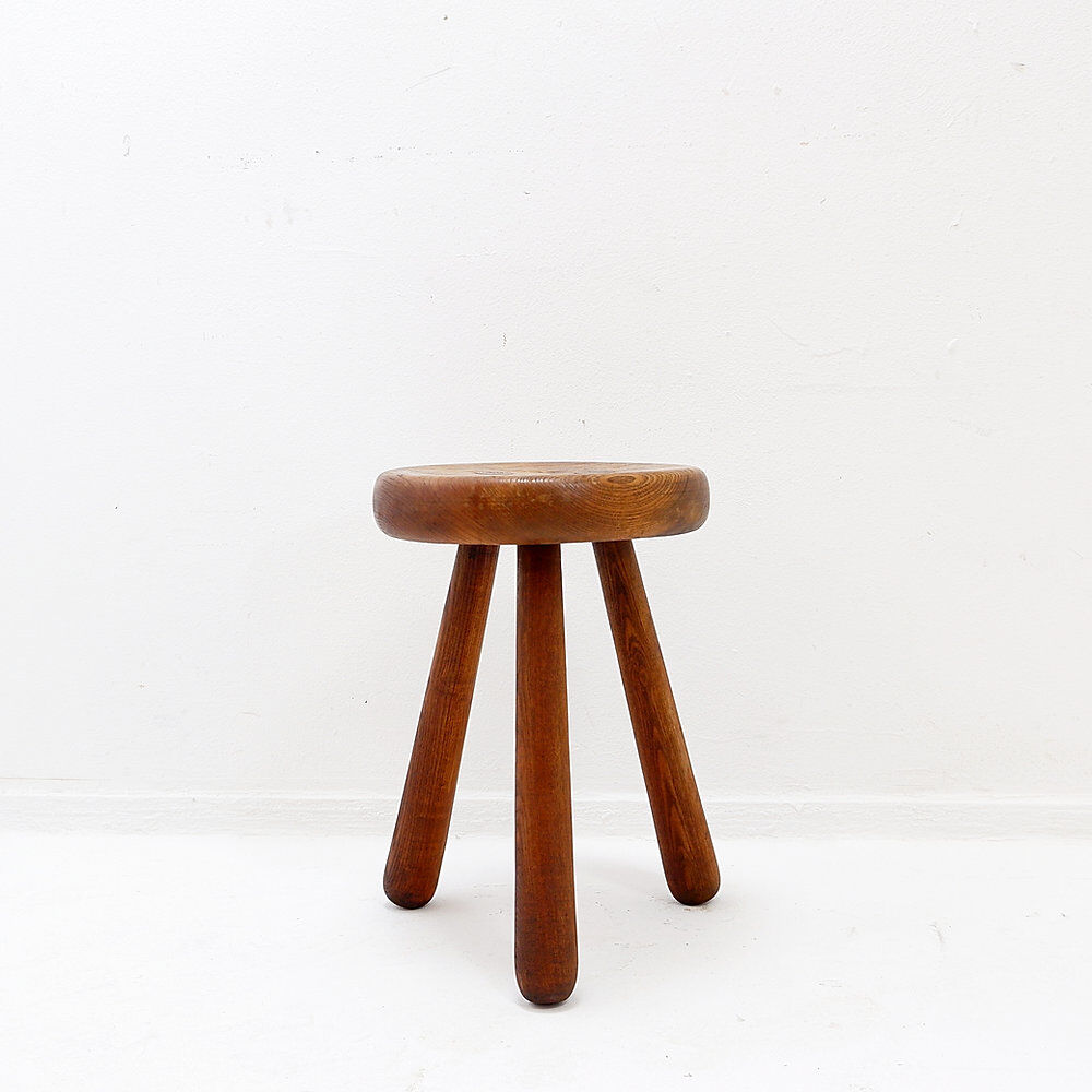 Brutalist tripod stool in solid wood, around 1960.