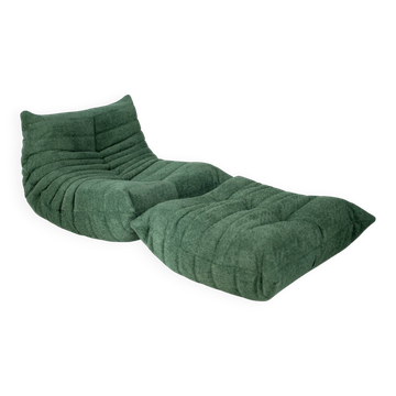 Ensemble de fauteuil et pouf Togo en bouclé émeraude.