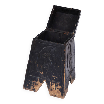 Tabouret mystique antique en forme de lune / marchepied / boîte de rangement secrète, vers 1900