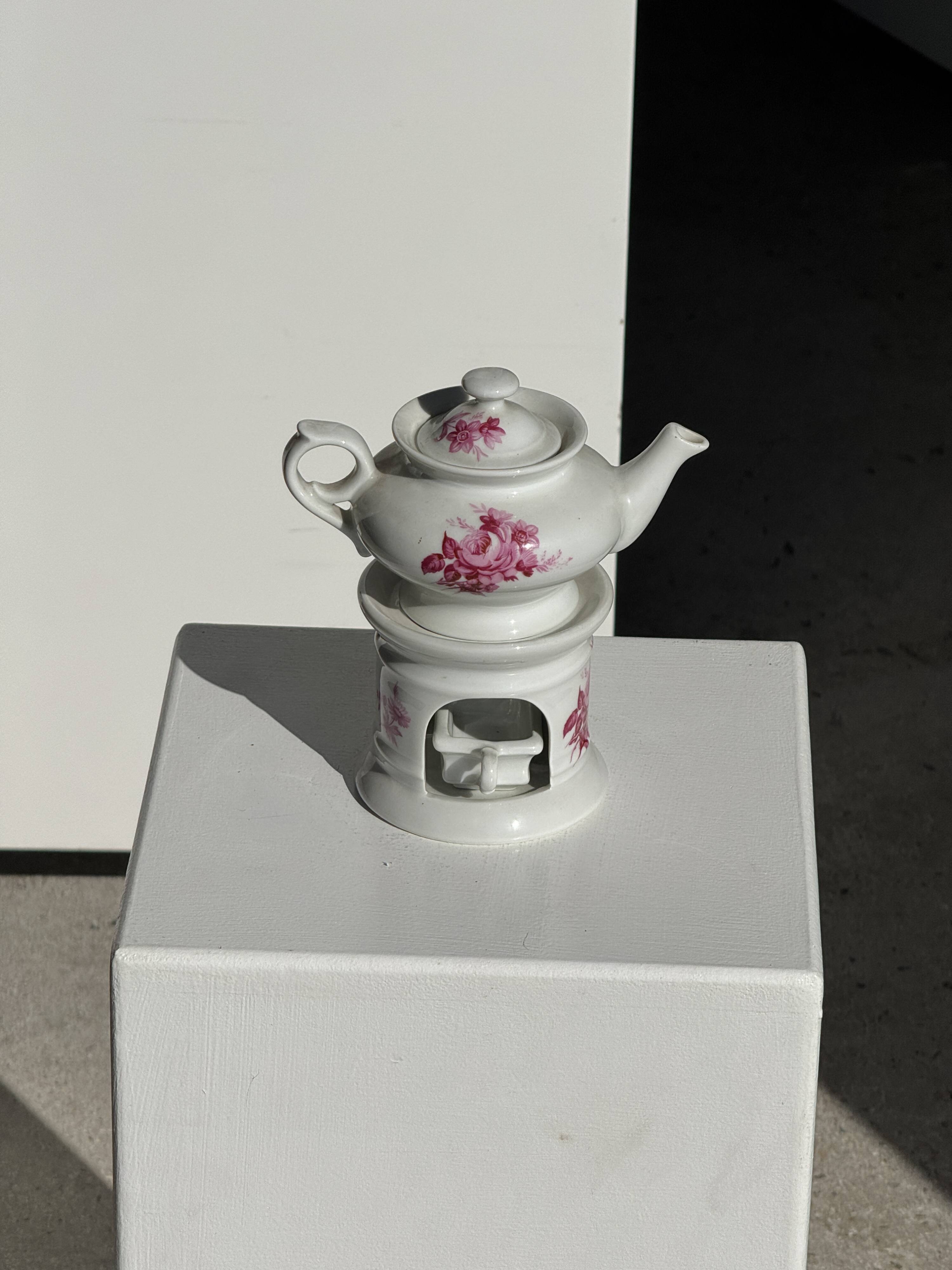 Complete porcelain teapot and warmer with pink floral decoration H18
