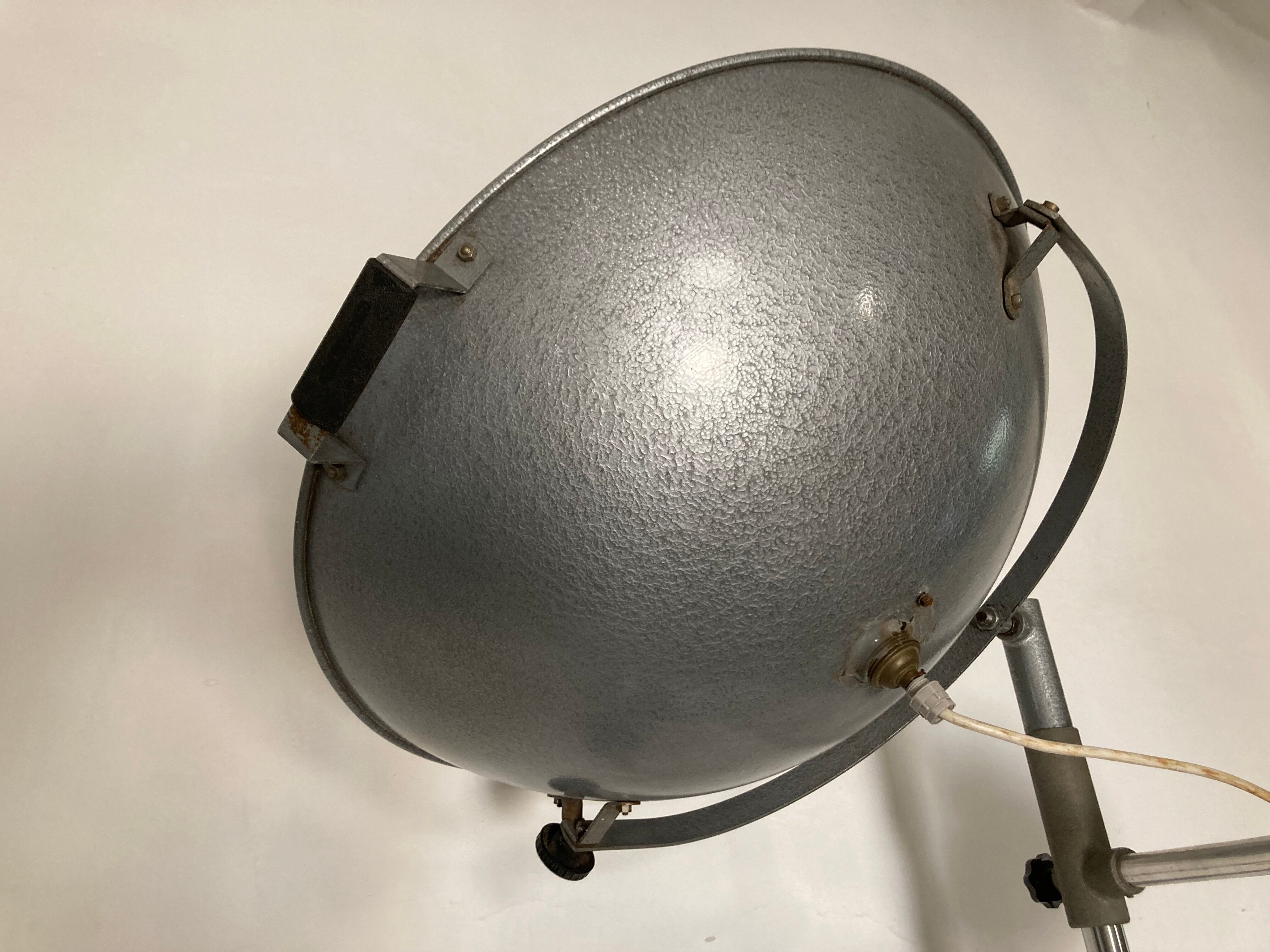 Narita Stand Photographer Projector