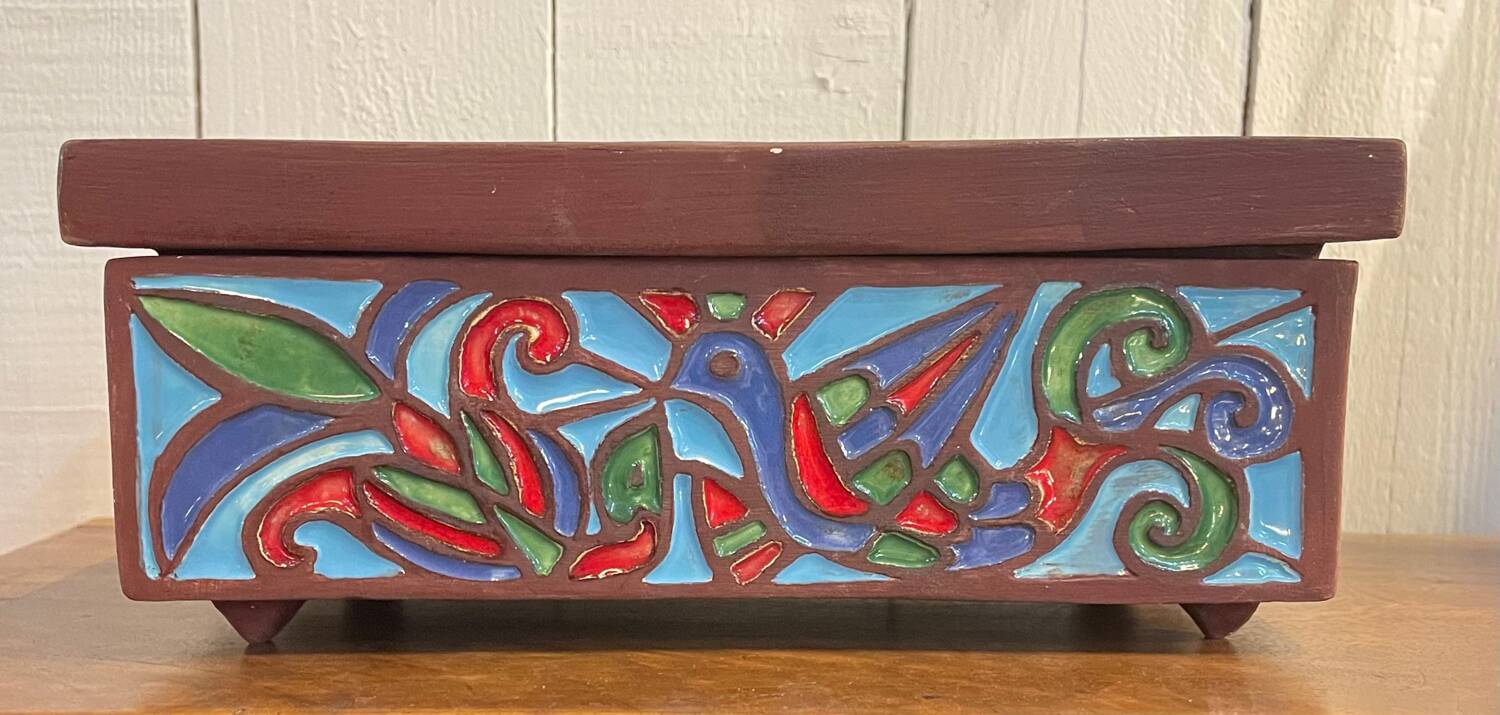 Ceramic box by Gabrielle Mankiewicz