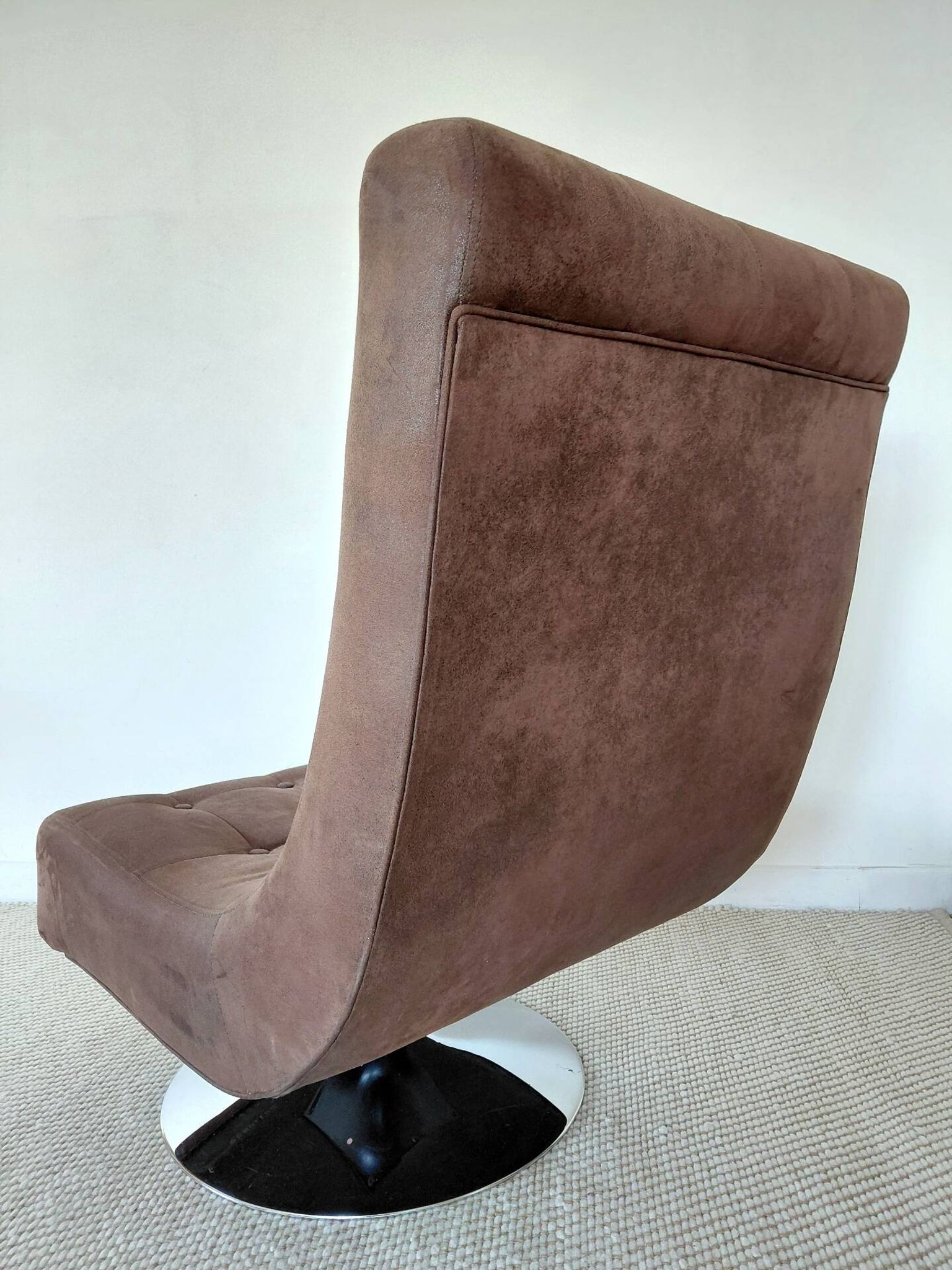 Fauteuil vintage pivotant en suède marron-esprit design années 60/70s