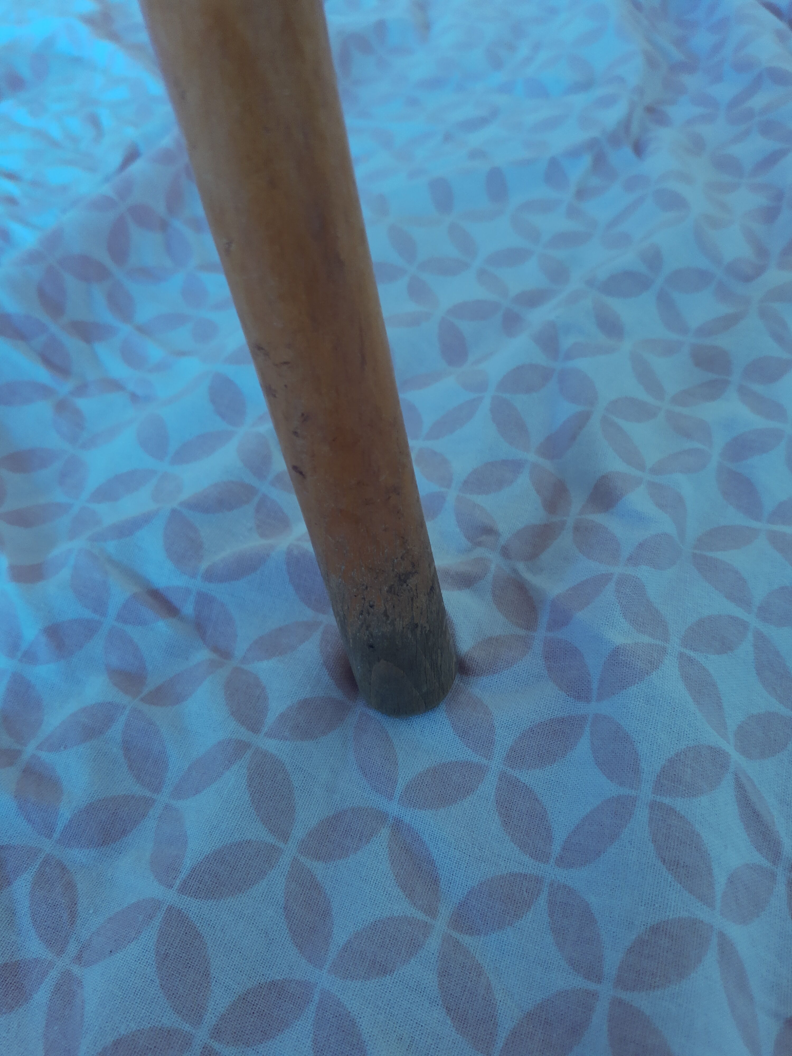 Round dining table vintage curved wooden foot