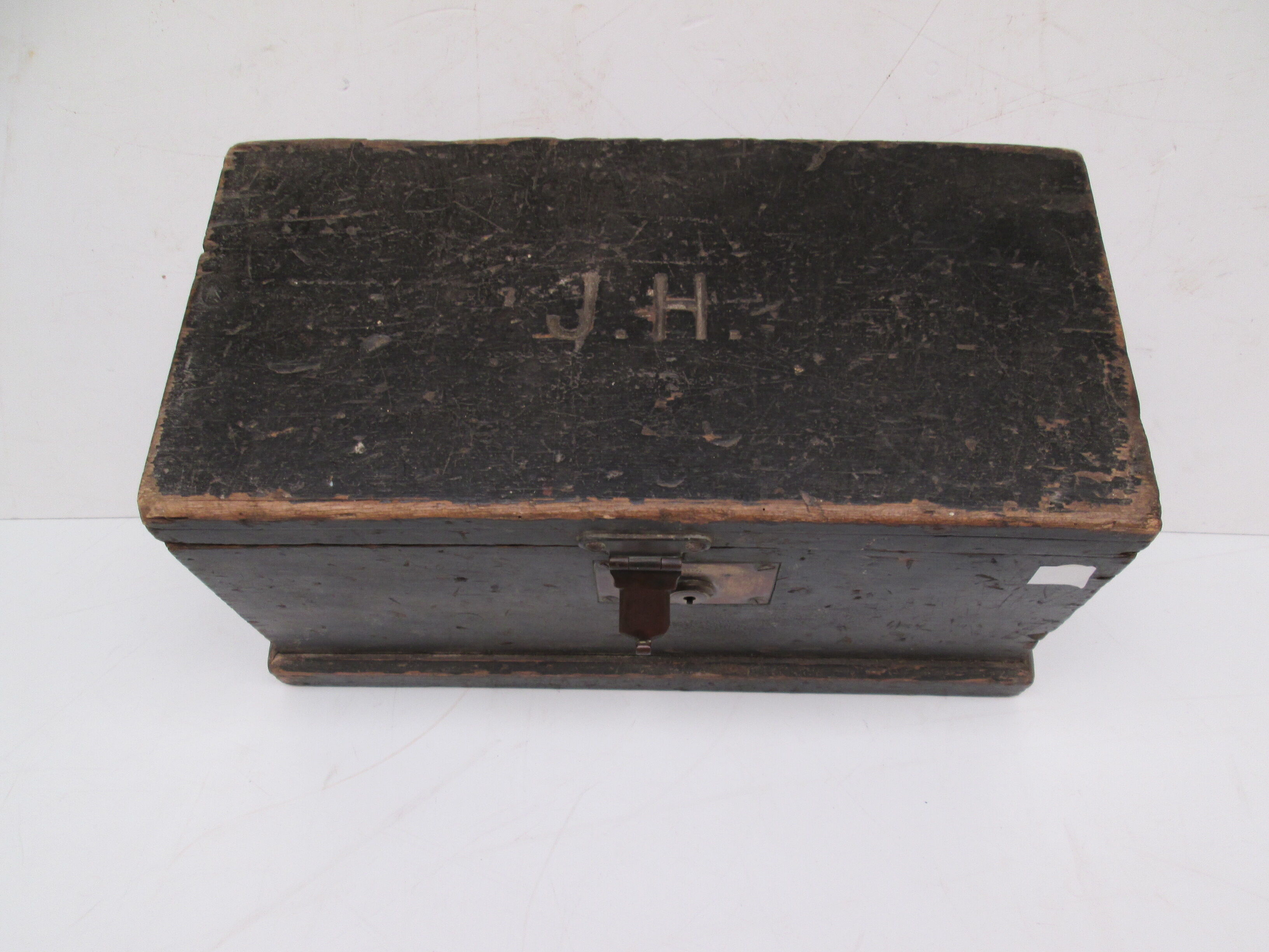 small chest in English pine.