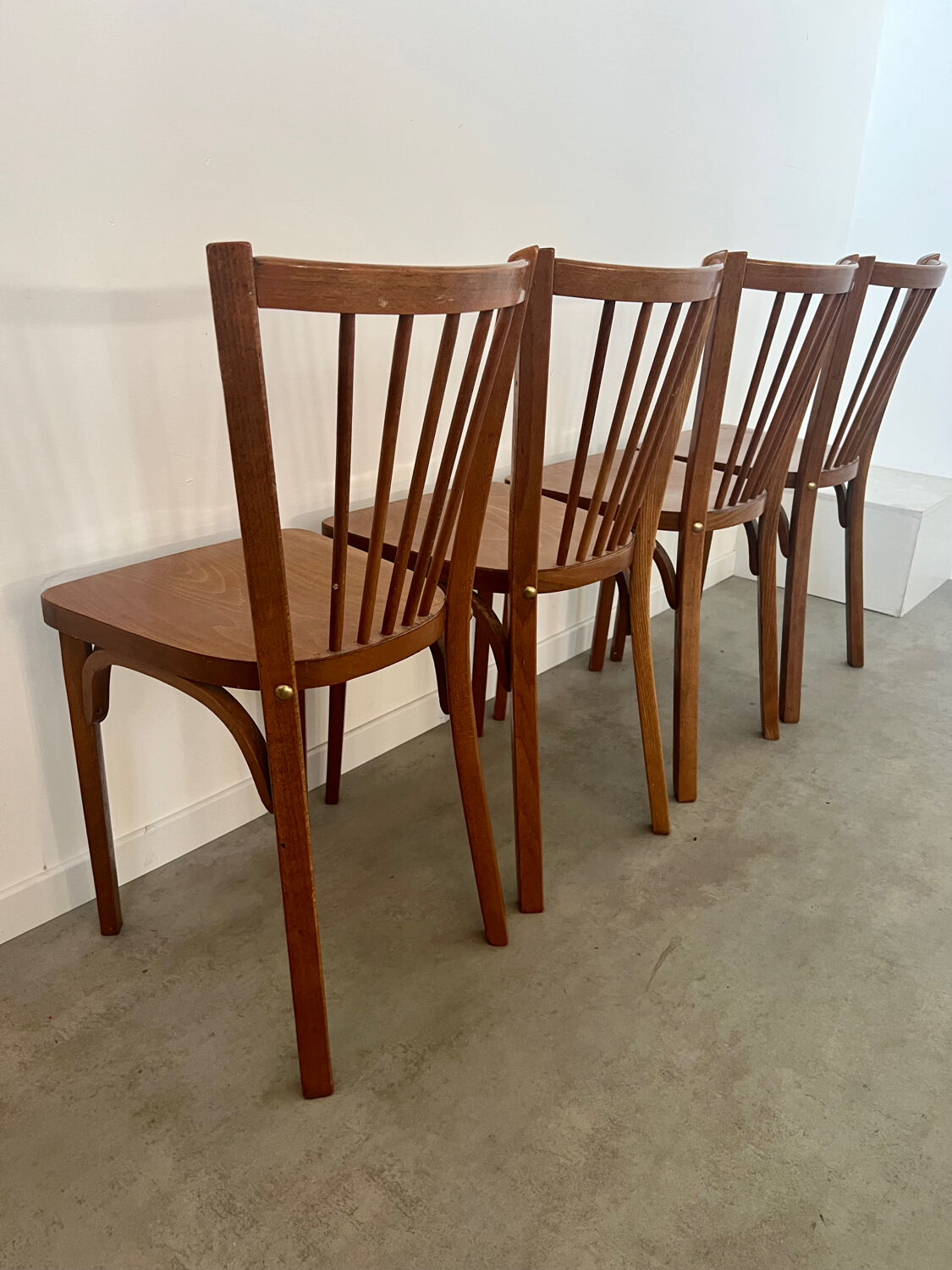Lot de 4 anciennes chaises de bistrot baumann vintage en bois