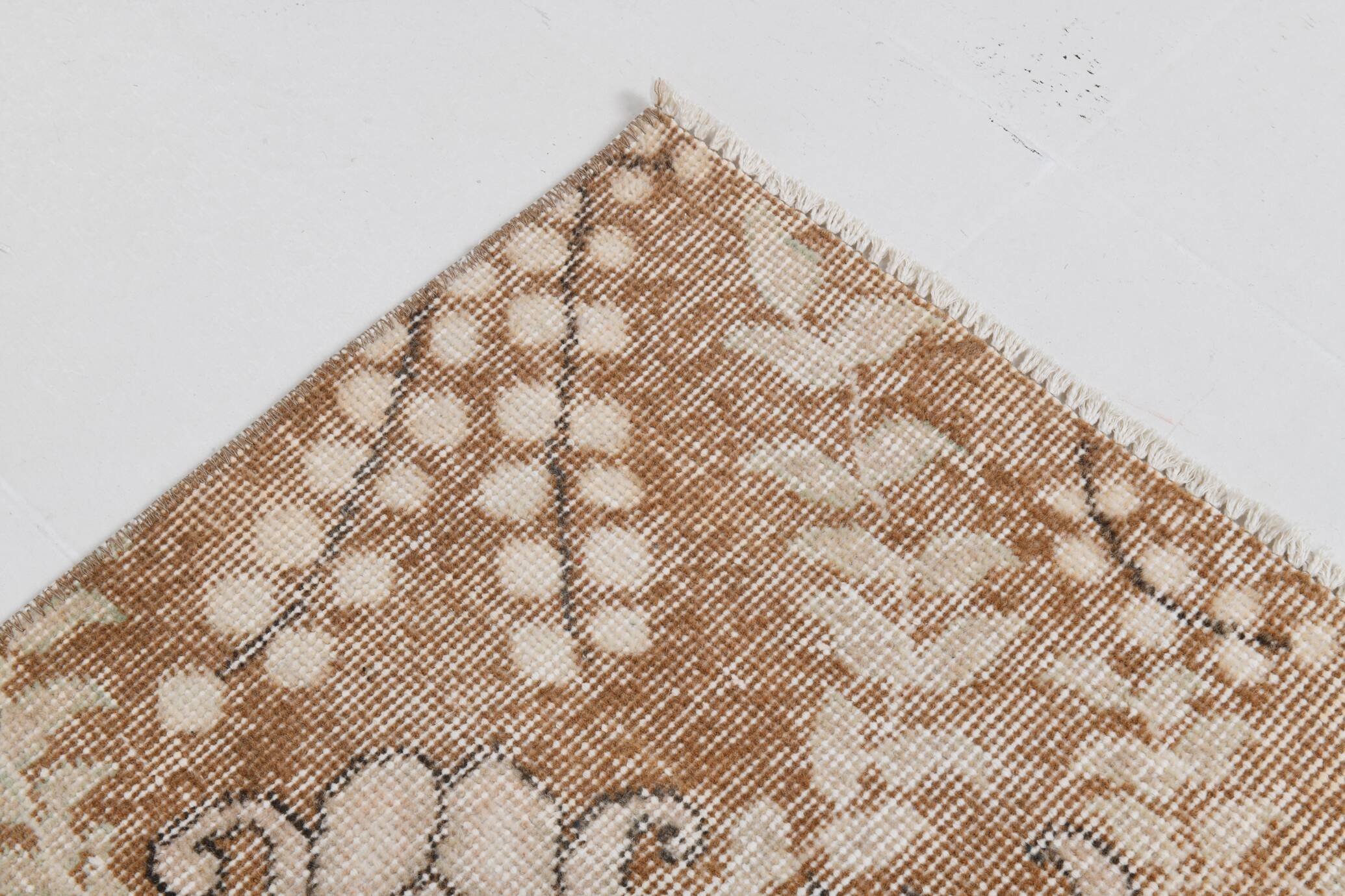 Tapis Aubusson ancien tons beiges et roses, élégant et raffiné, 209x335 Cm