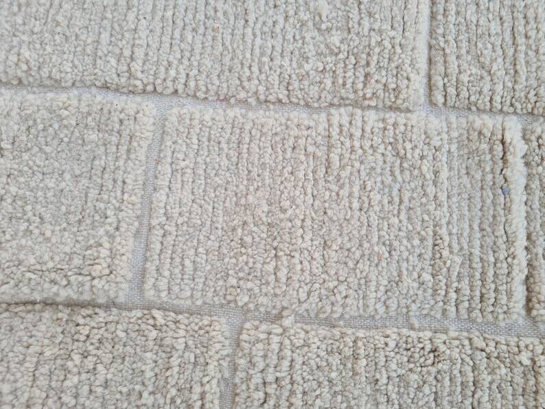 Large white Moroccan handwoven traditional carpet size 2/3m