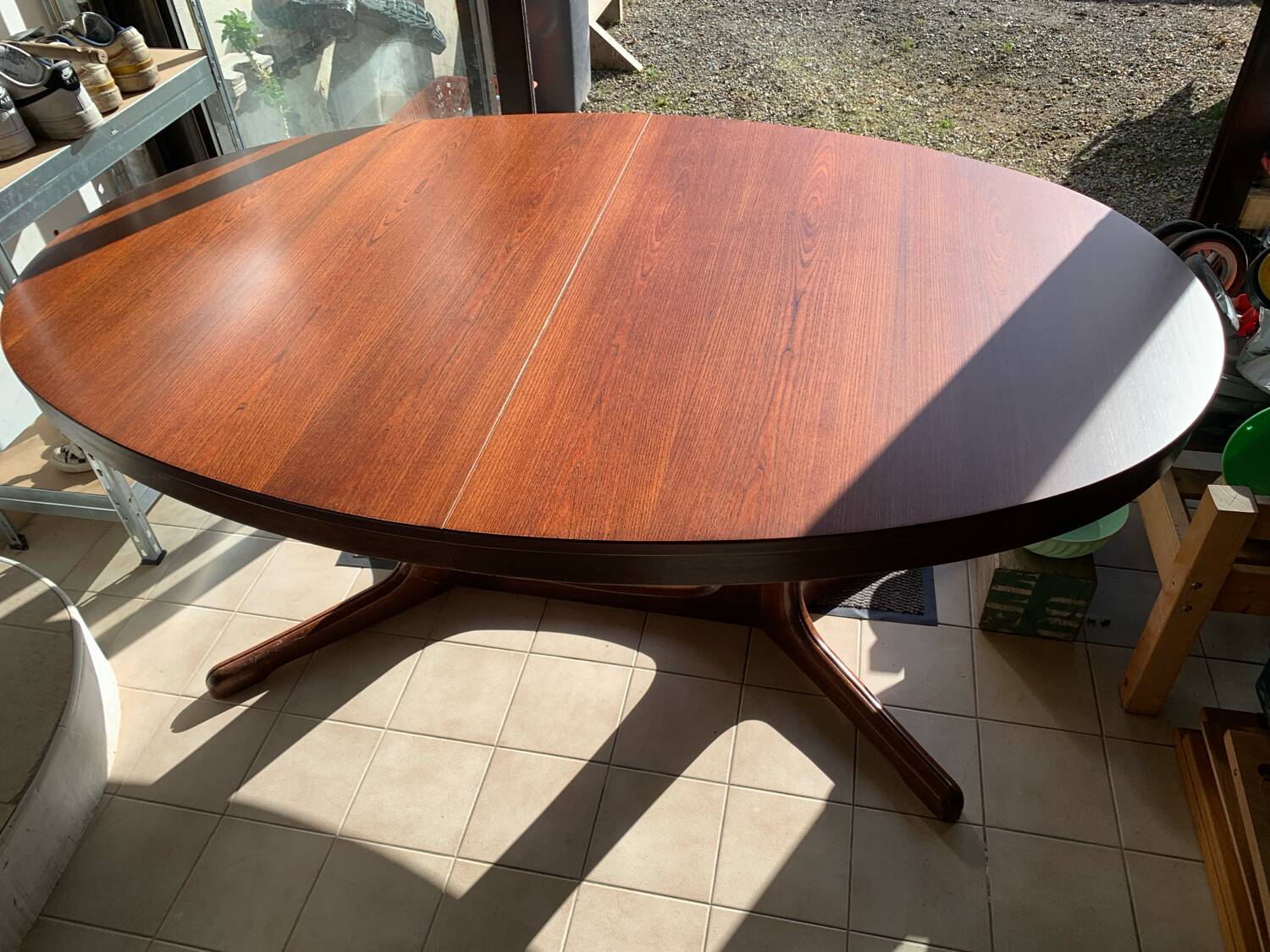 Baumann oval table with extensions