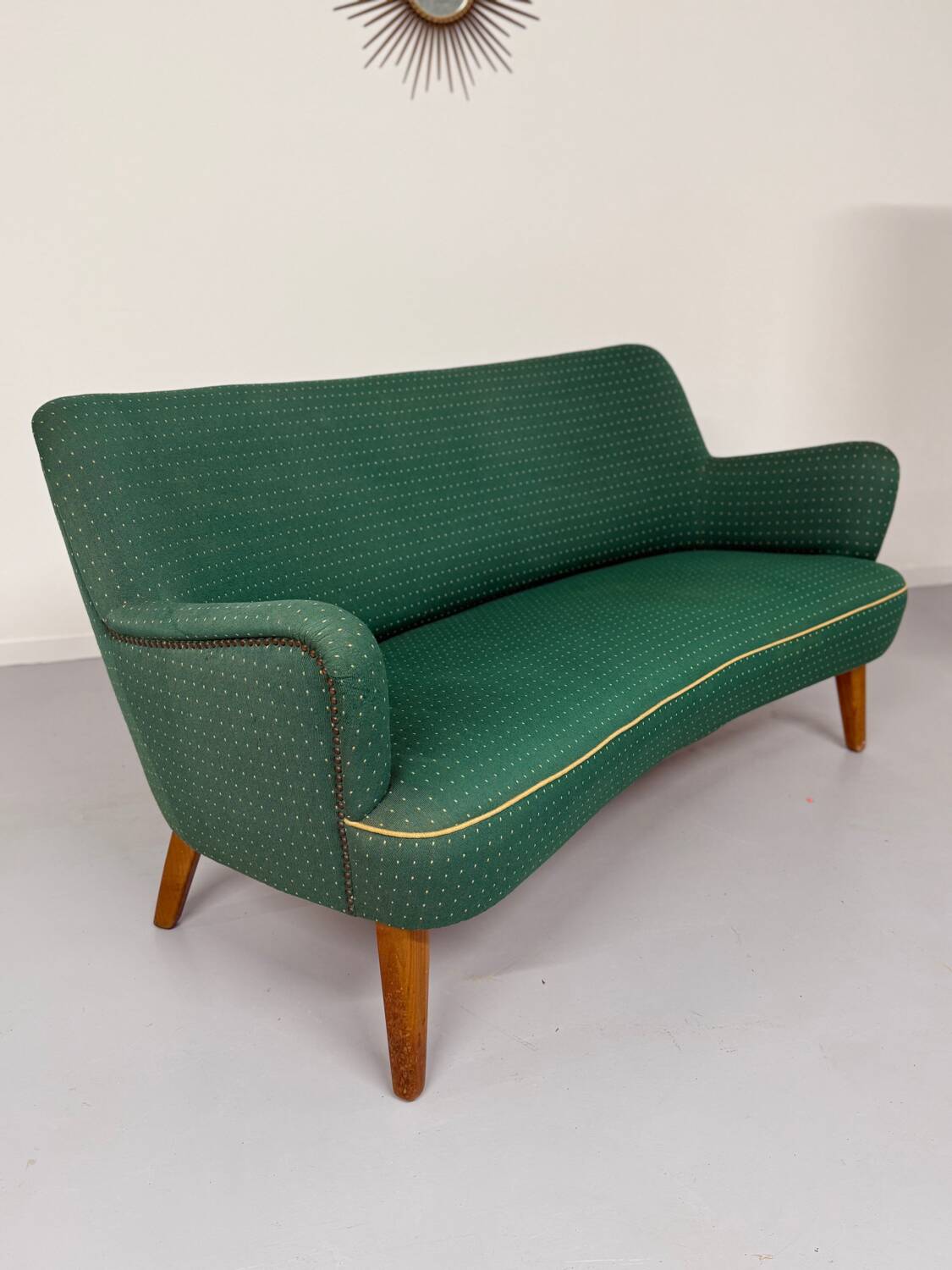 Ancien canapé haricot cocktail vert vintage design des années 50