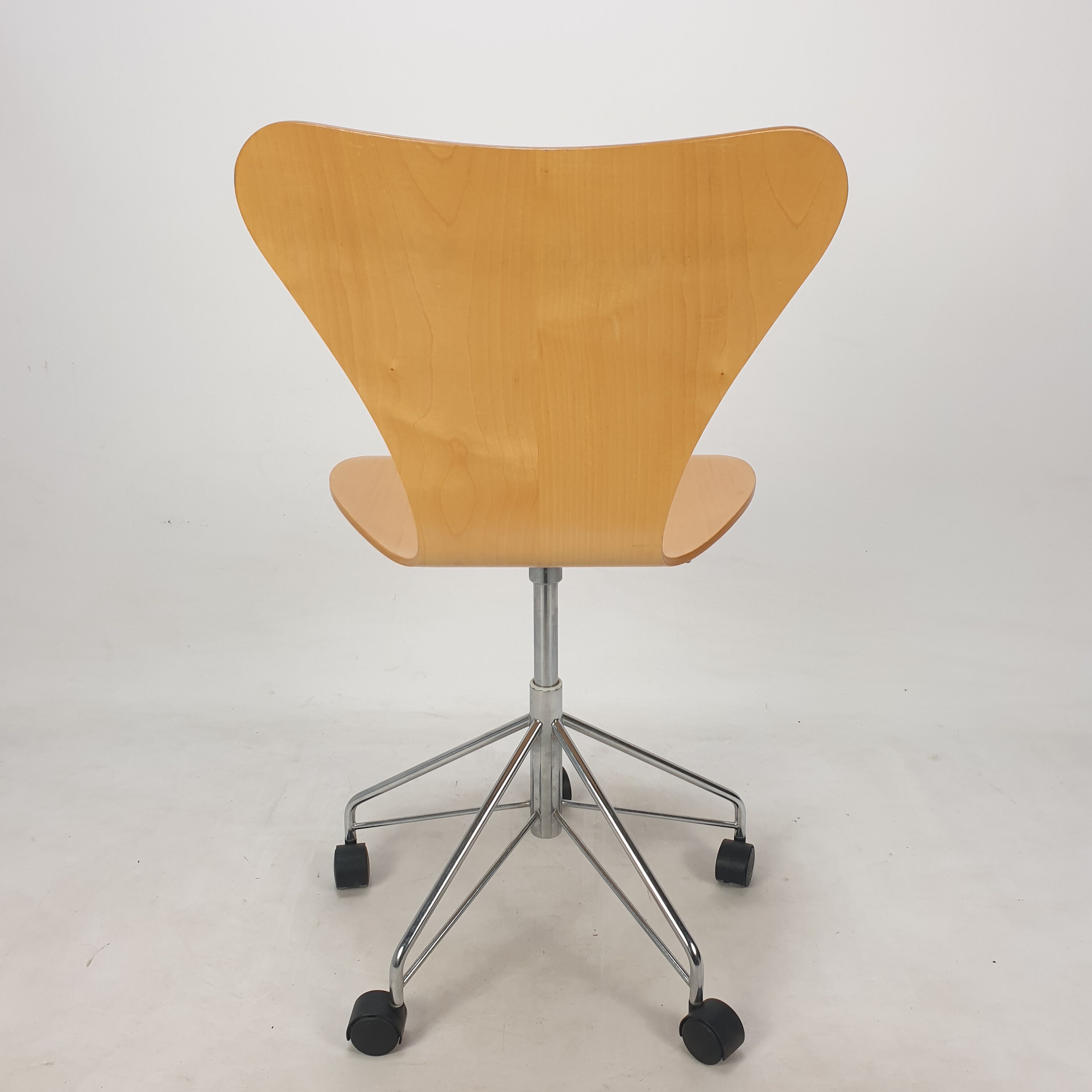 Model 3117 office swivel chair by Arne Jacobsen for Fritz Hansen, 1994