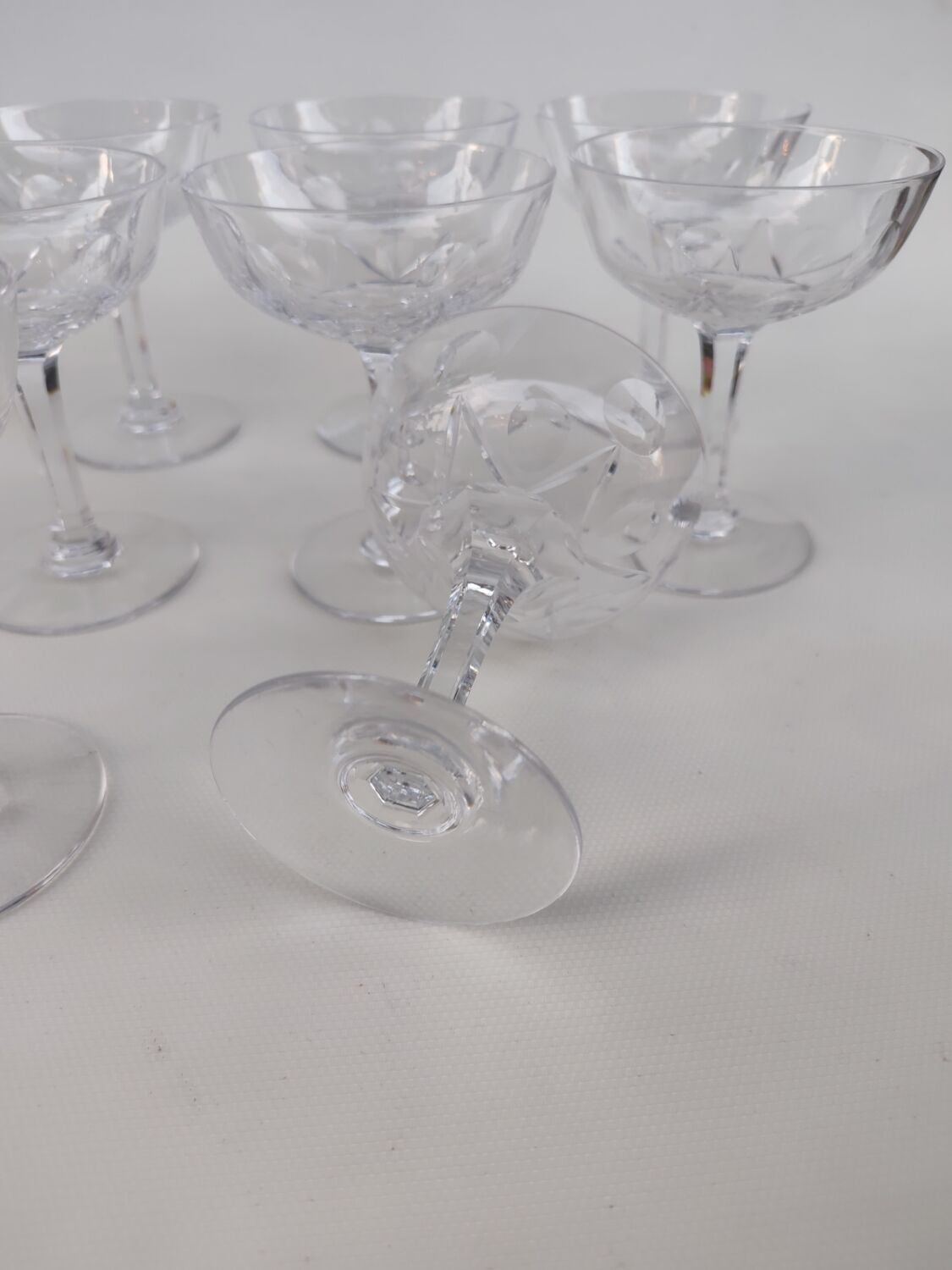 10 crystal champagne coupes from Saint Louis, model VIC.