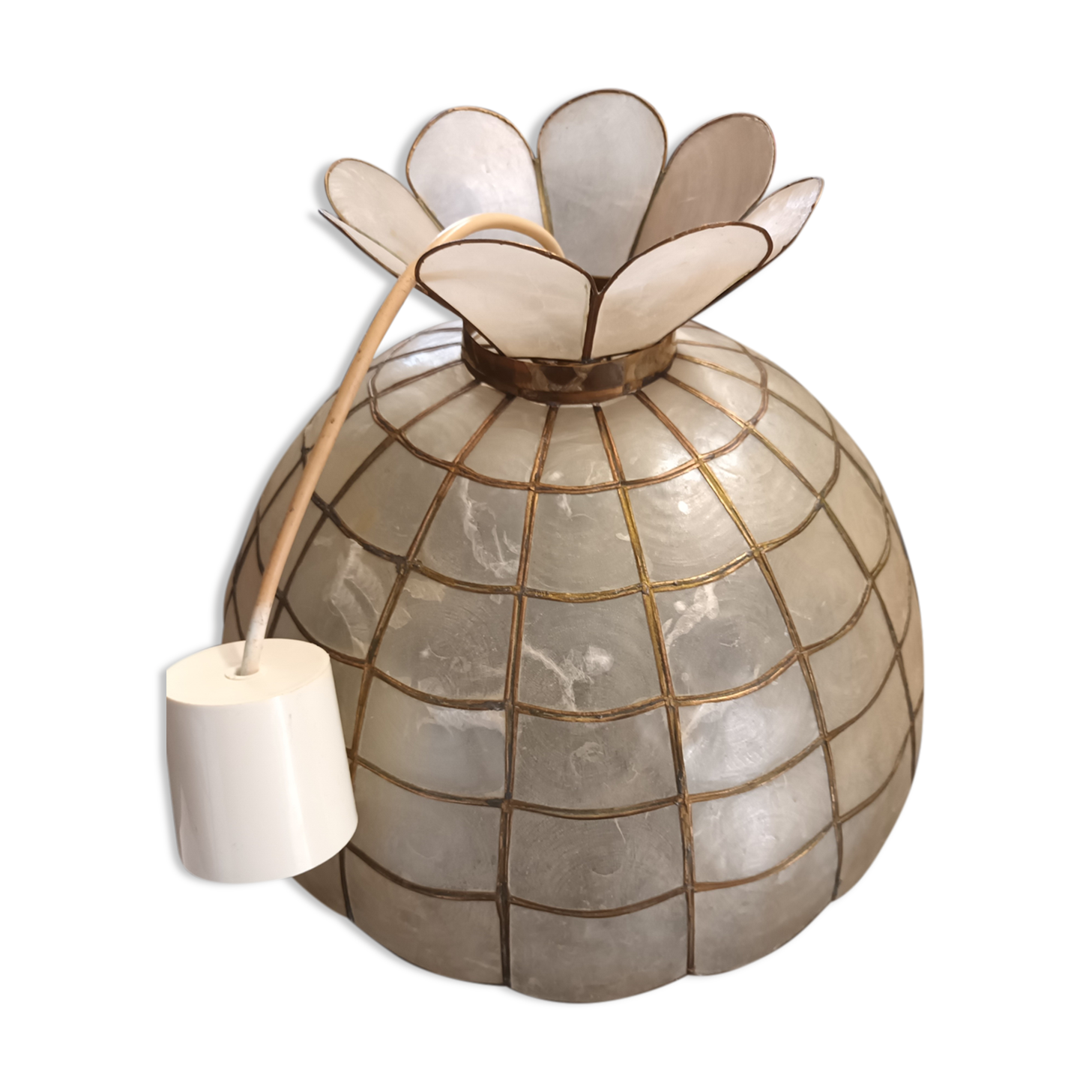 Mother-of-pearl suspension