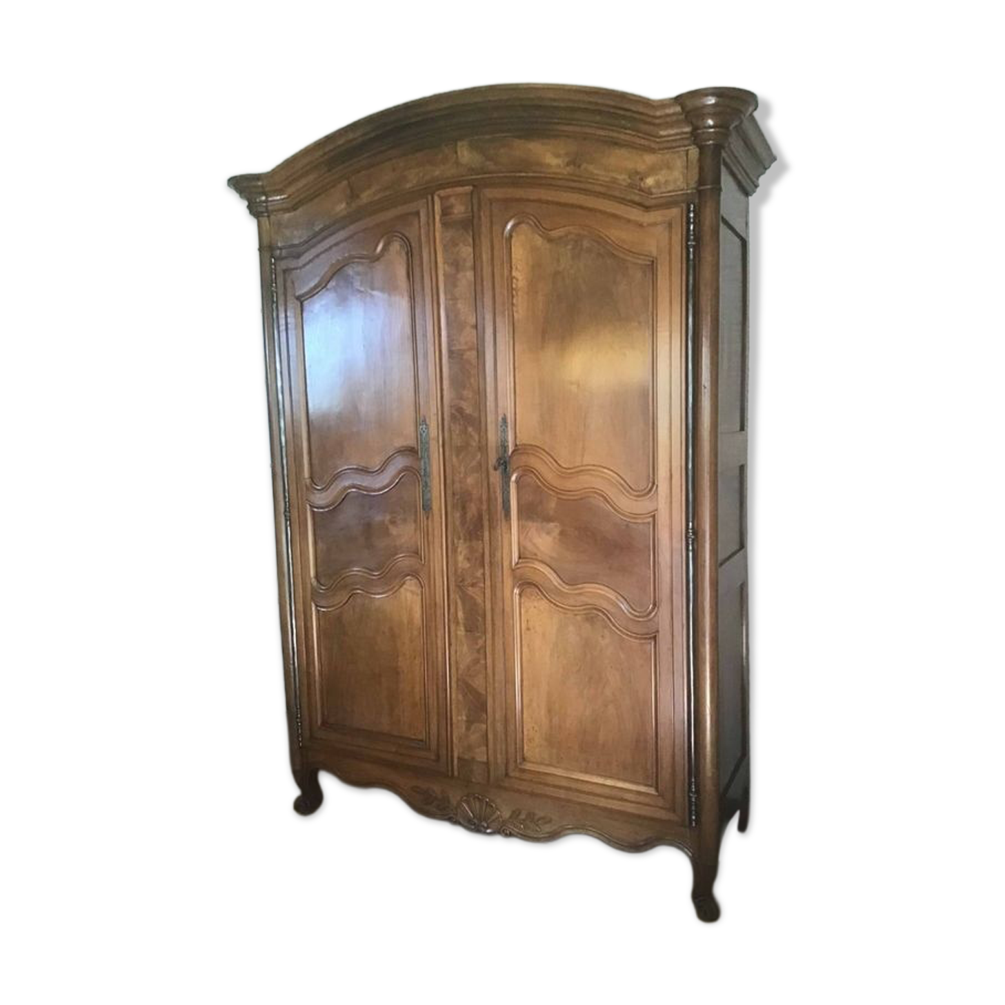 Louis XV wardrobe "Gendarme hat"