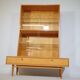 Vitrine en bois de cerisier des années 1960 et 1970, meuble design MCM