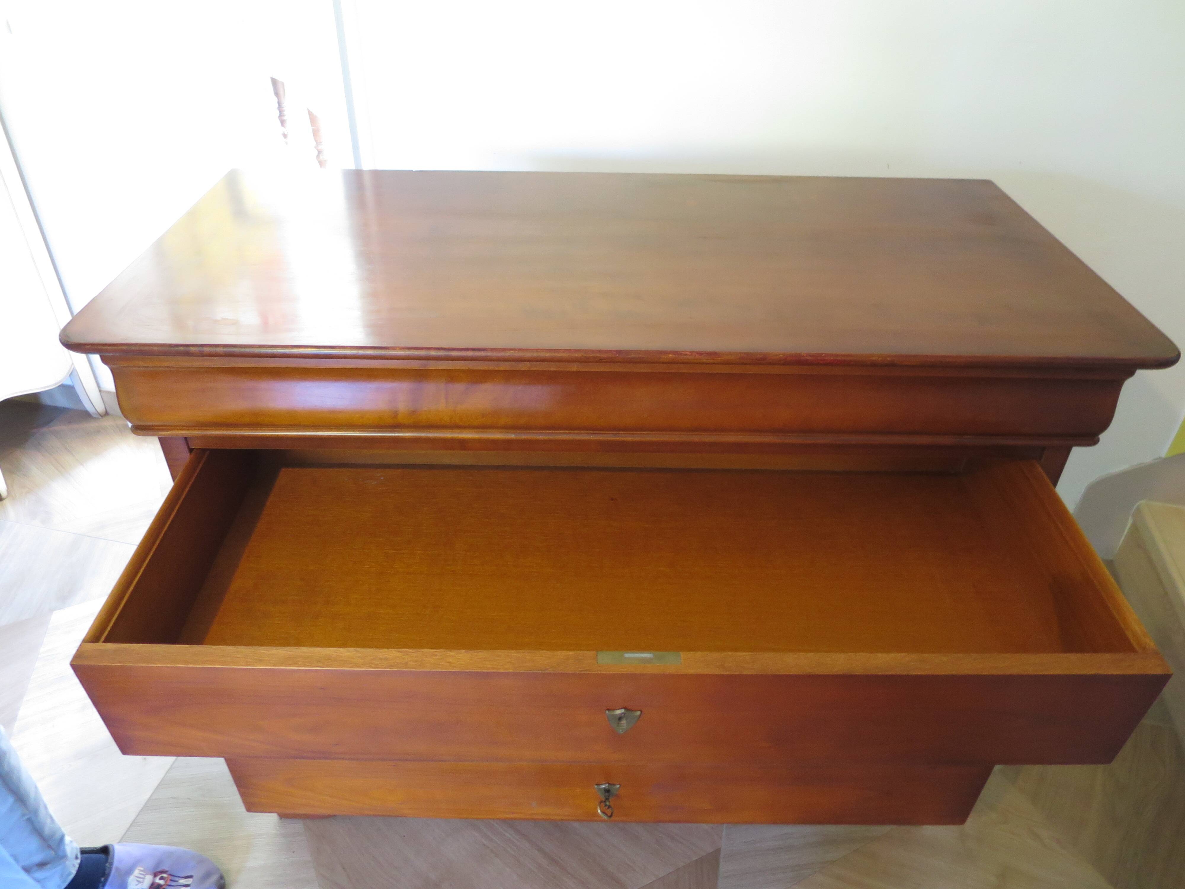 Beautiful Louis Philippe chest of drawers with 4 drawers - 3 locks - in cherry wood - 1980s