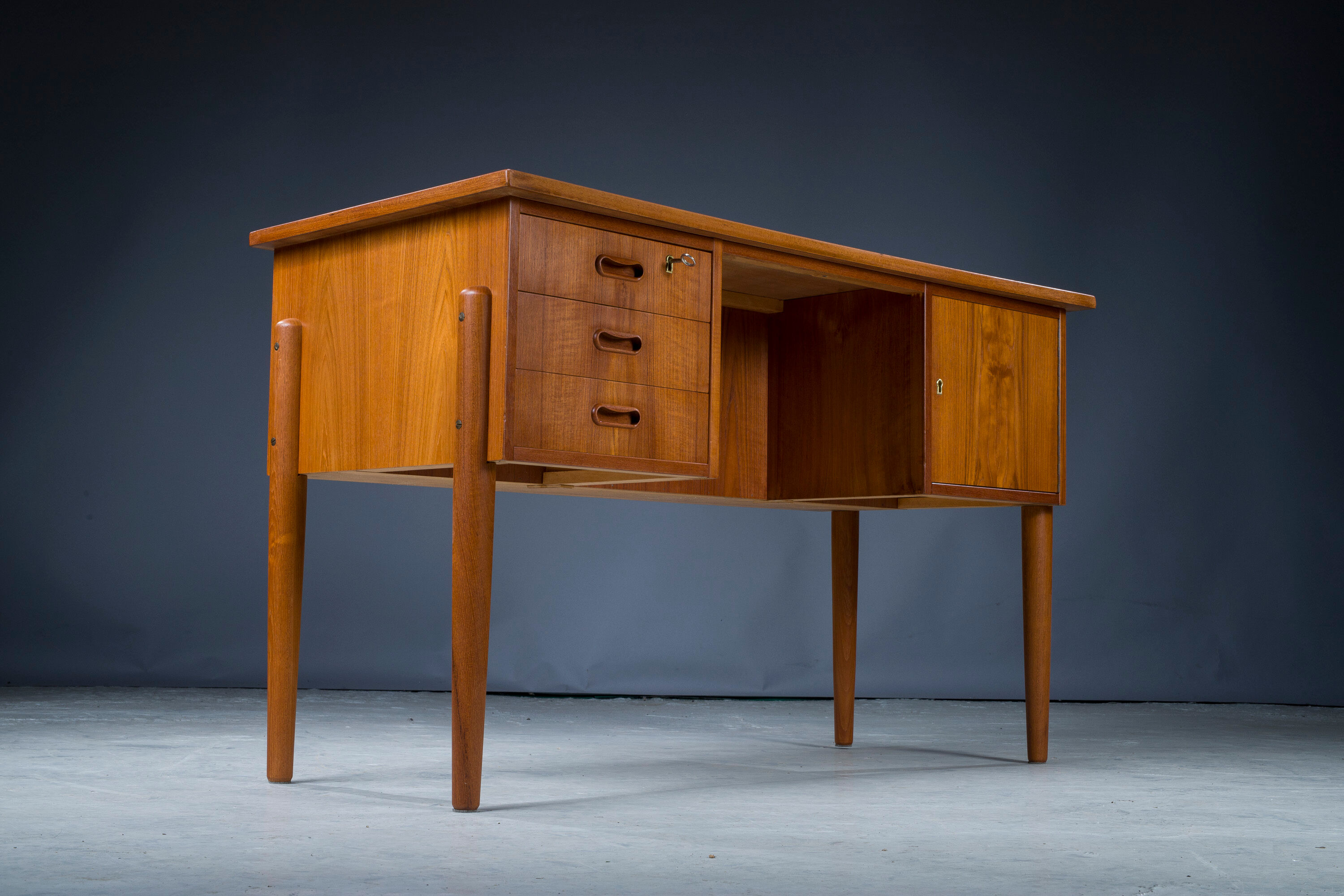 Danish teak desk, 1970s