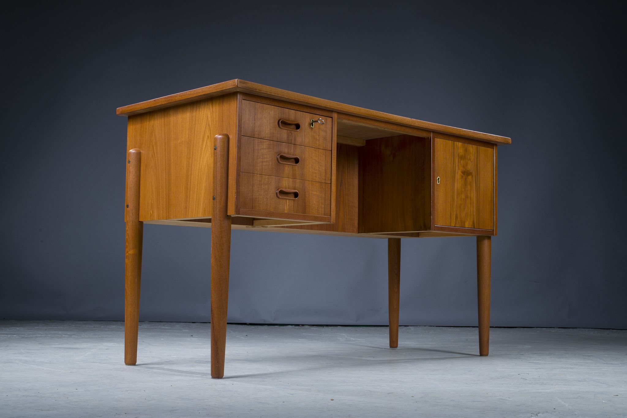 Danish teak desk, 1970s