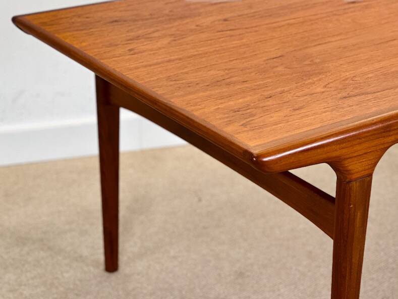 Table à manger de Johannes Andersen pour Uldum Møblefabrik