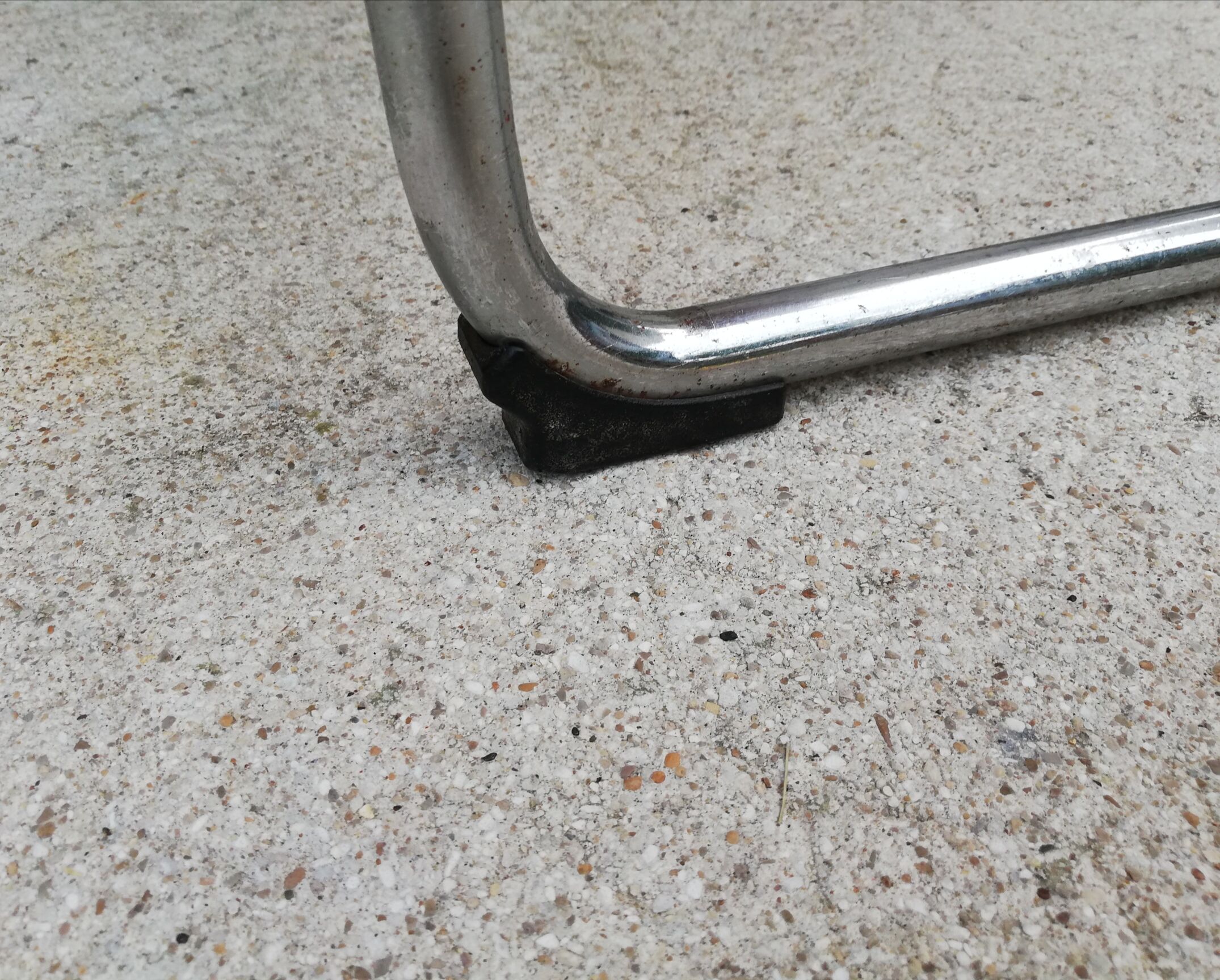 Red chair cantilever chrome tubes