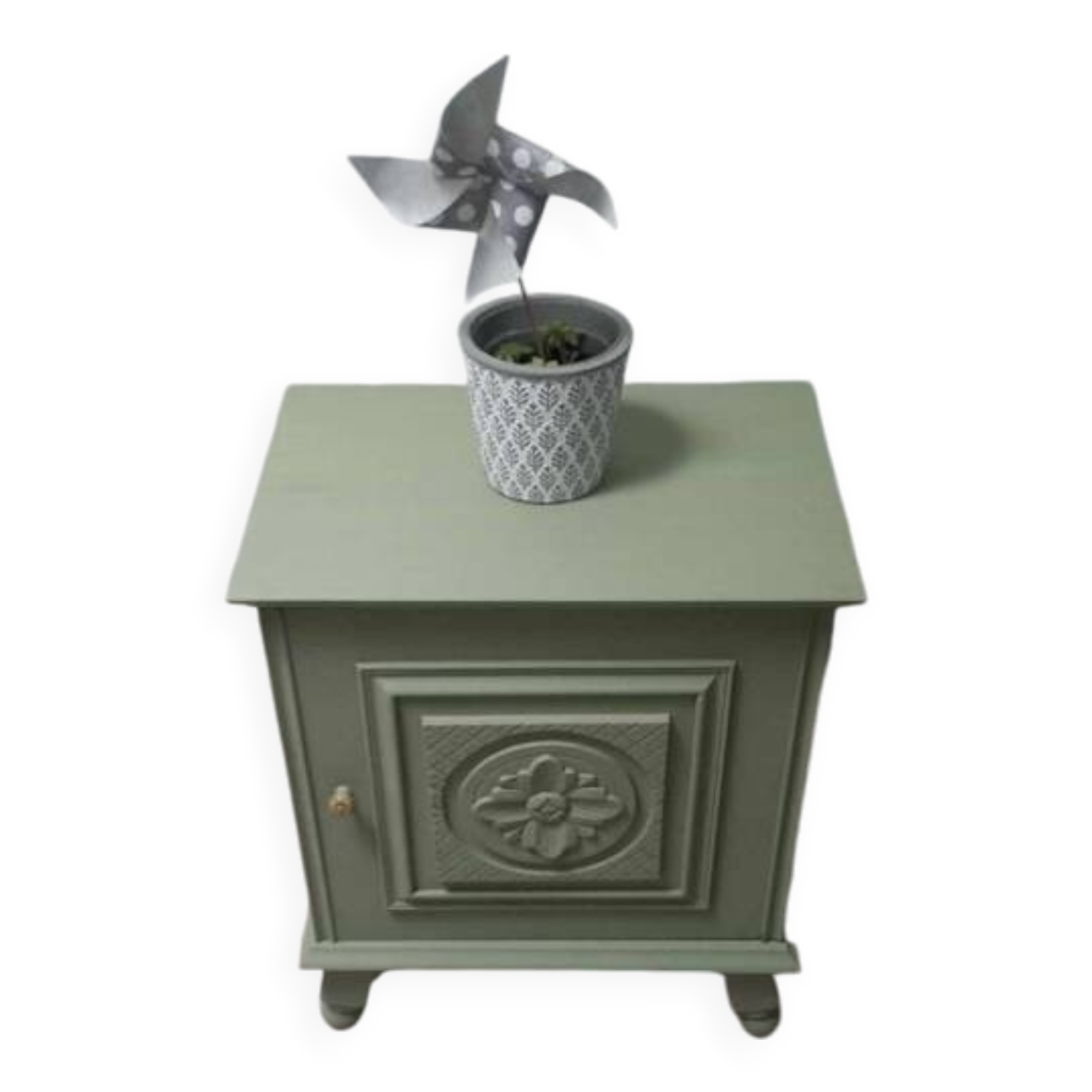 Bedside table with floral carvings