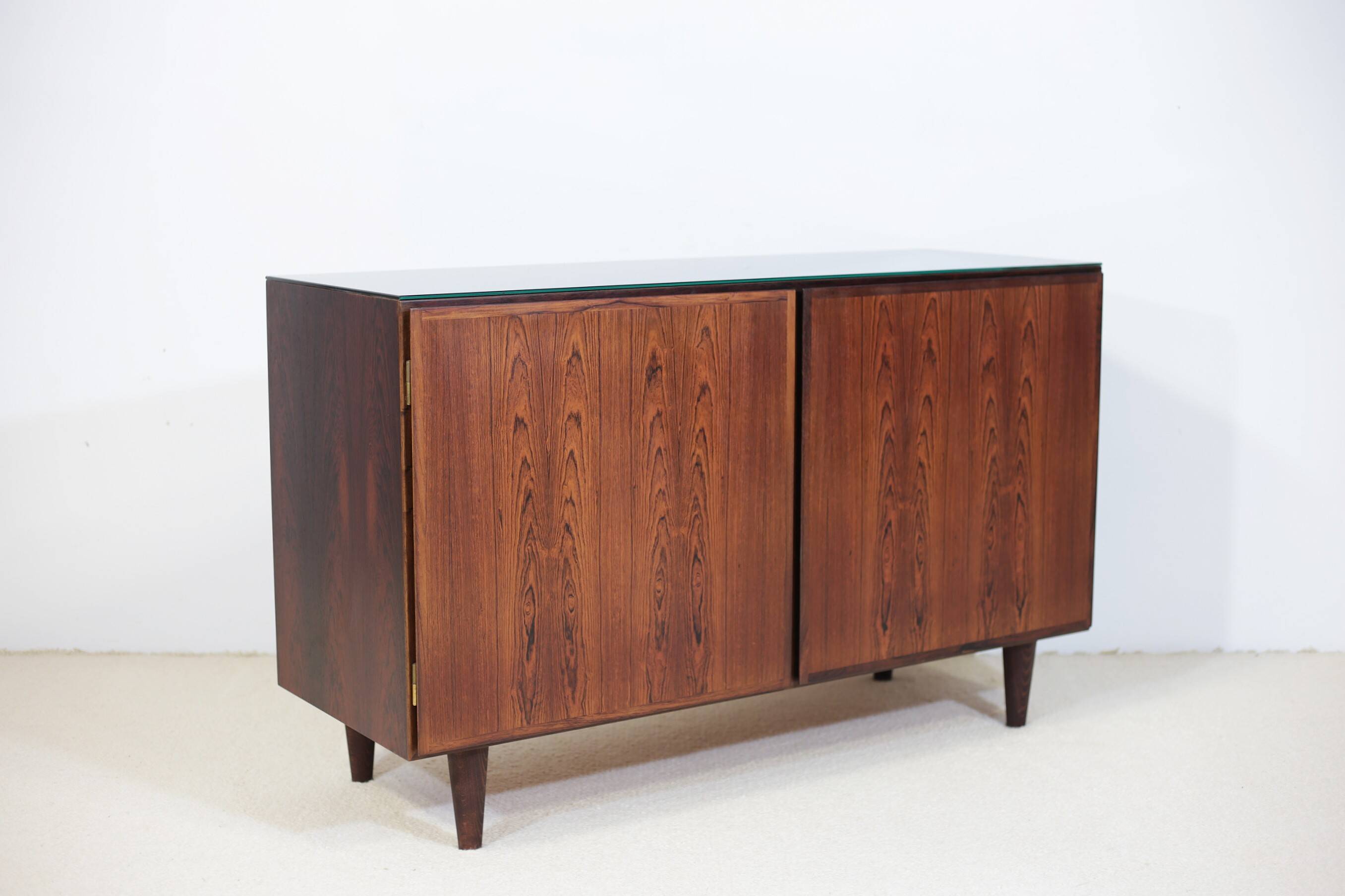 Omann Jun buffet in rosewood