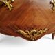 Commode en bois de plaquage, marbre et bronze - Style Louis XV.