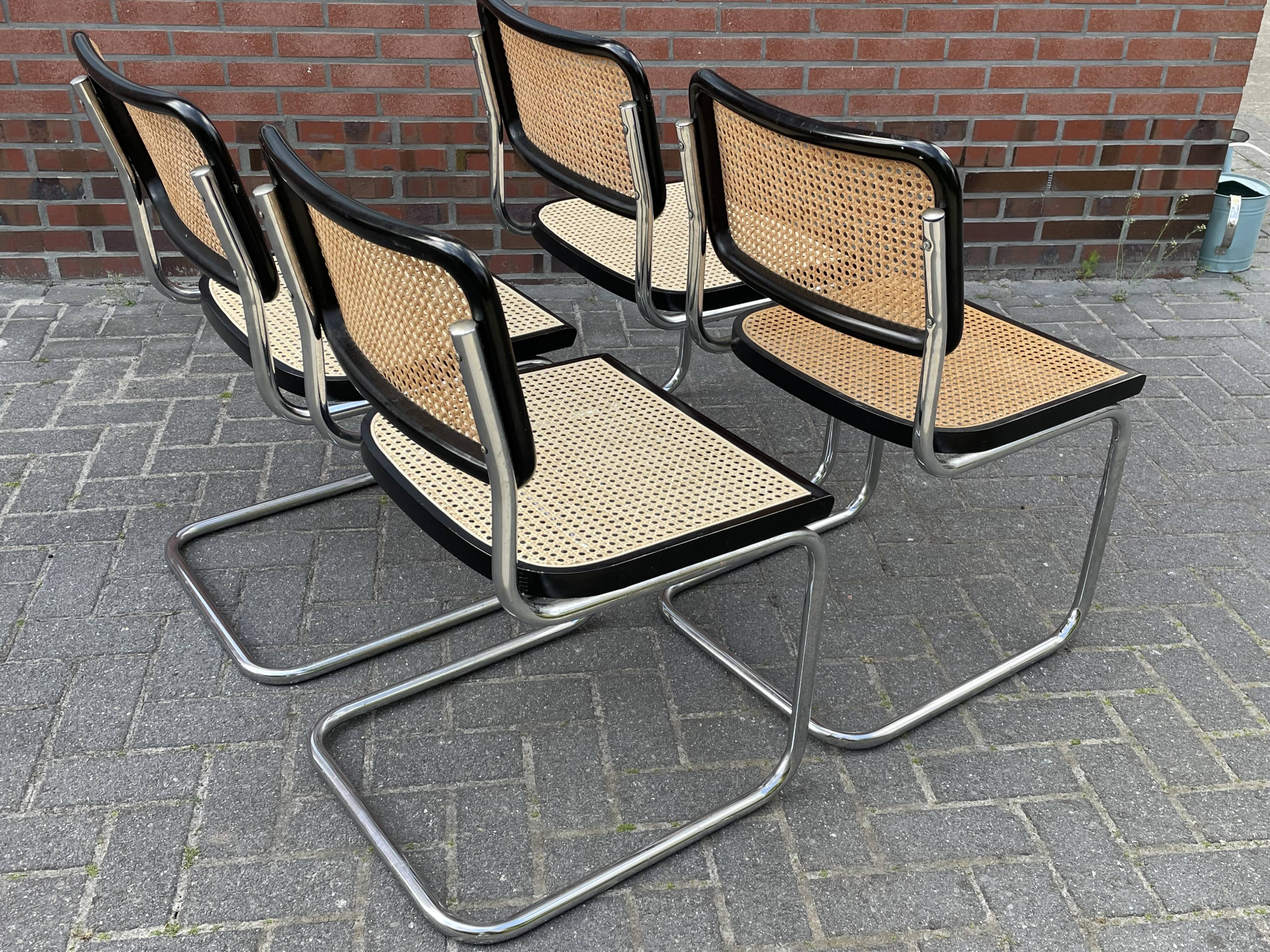 Set of 4 vintage chairs  Cesca B32 in black and chrome