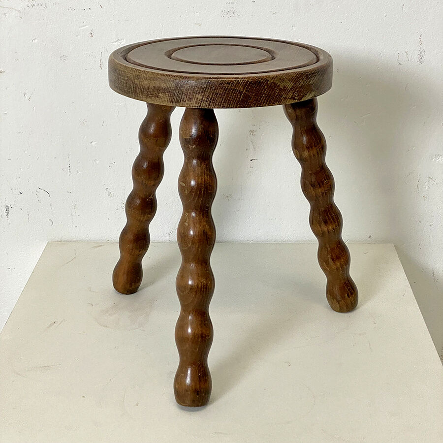 Tripod twisted feet stool
