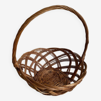 Round wicker basket