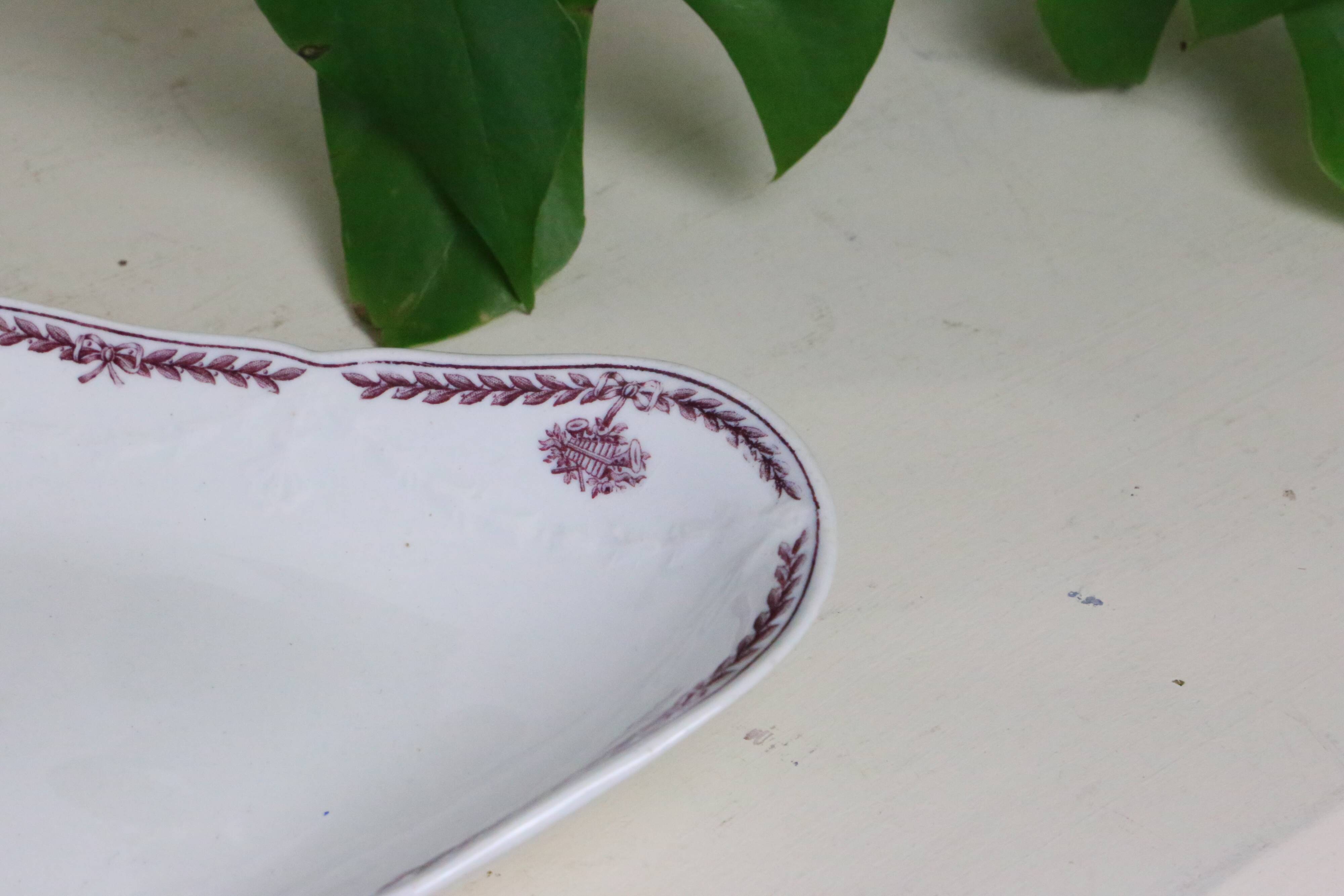 English Wedgwood earthenware dish, La Paix model