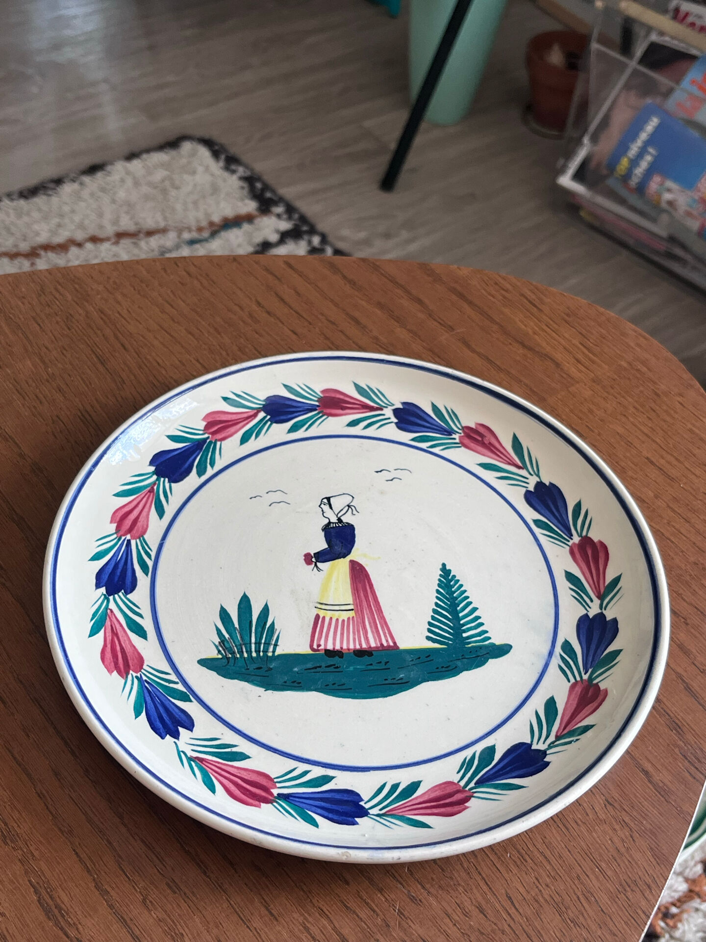 Assiette plate Henriot Quimper motif bretonne