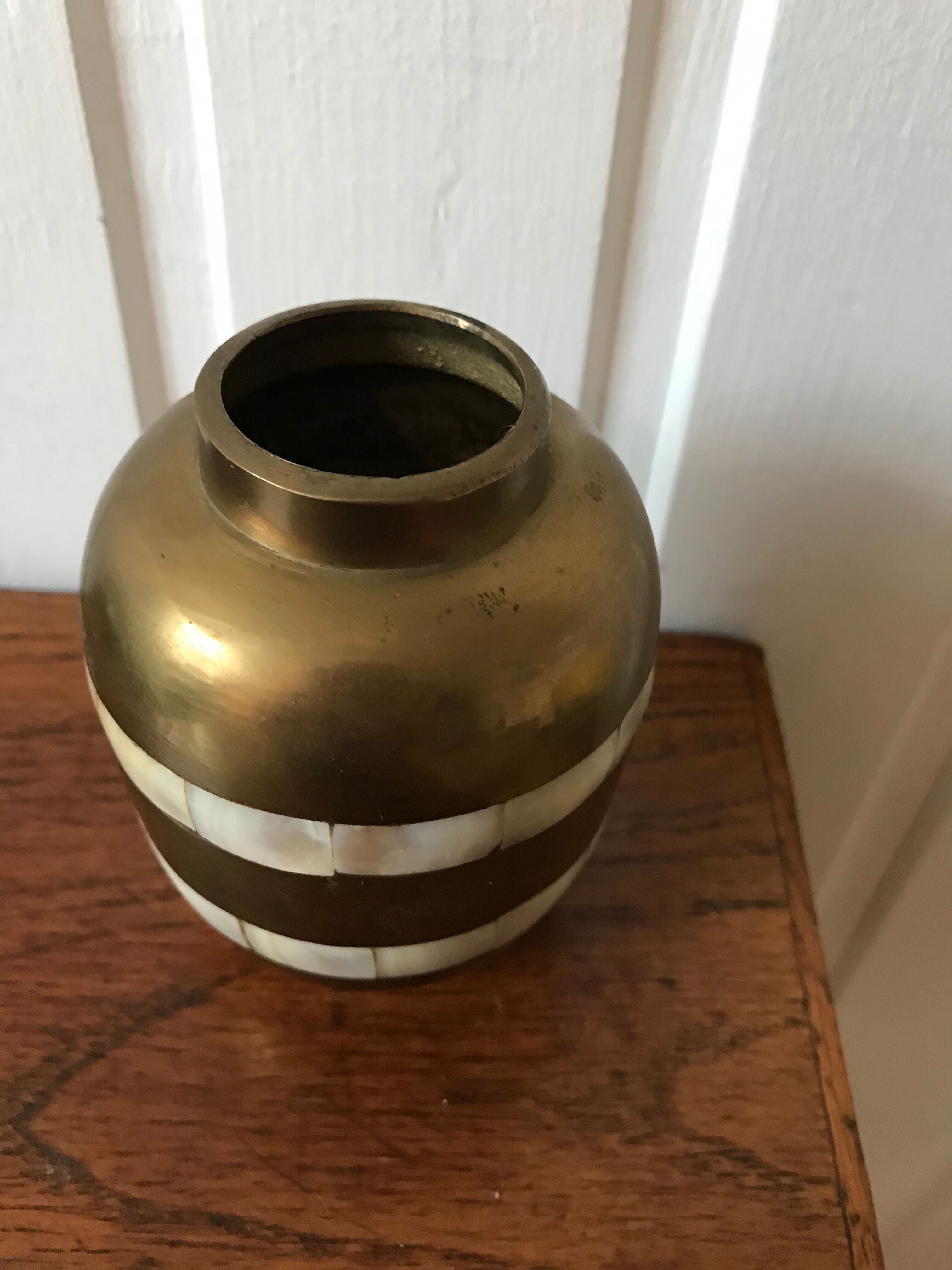 Vase laiton et nacre