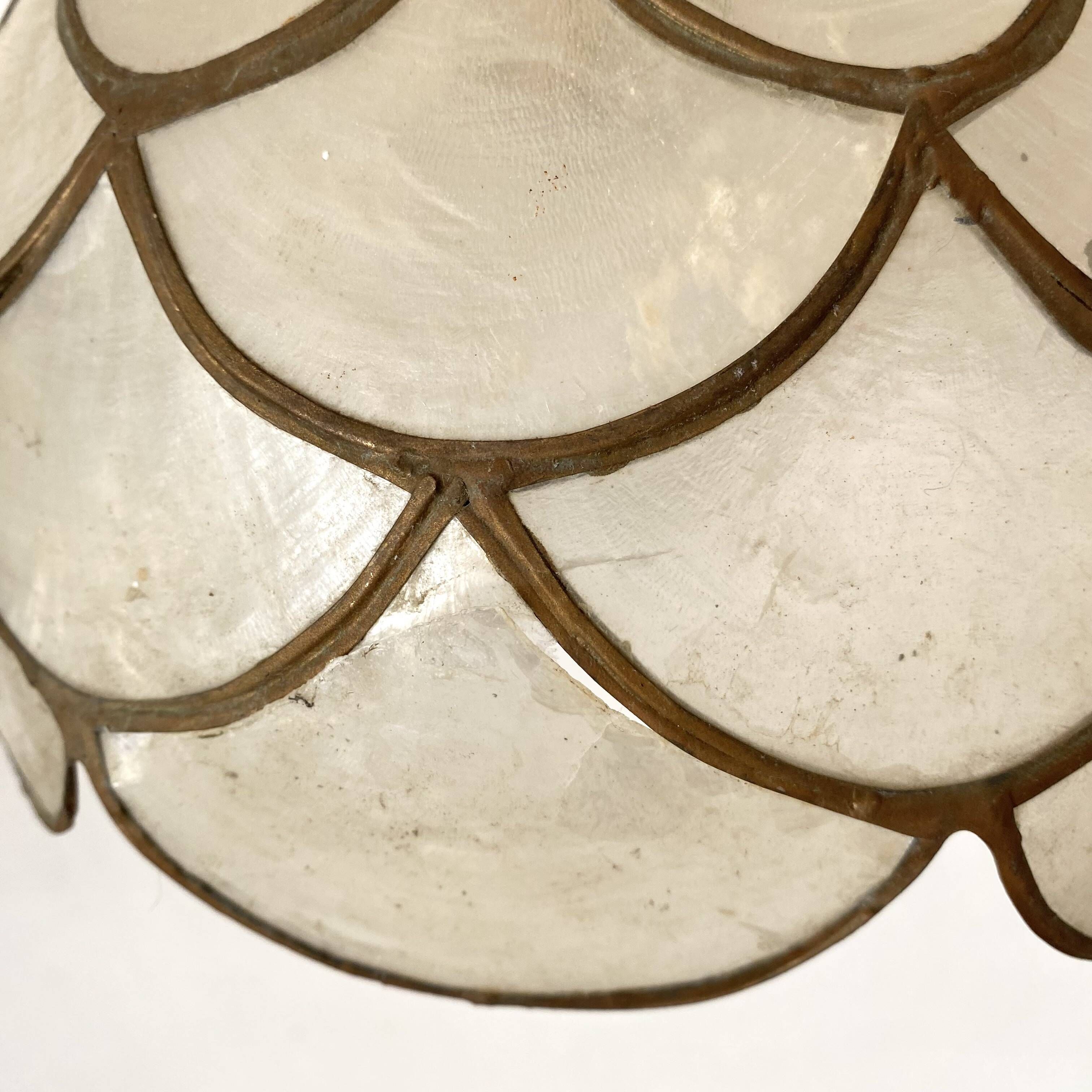 Vintage suspension in mother-of-pearl and brass