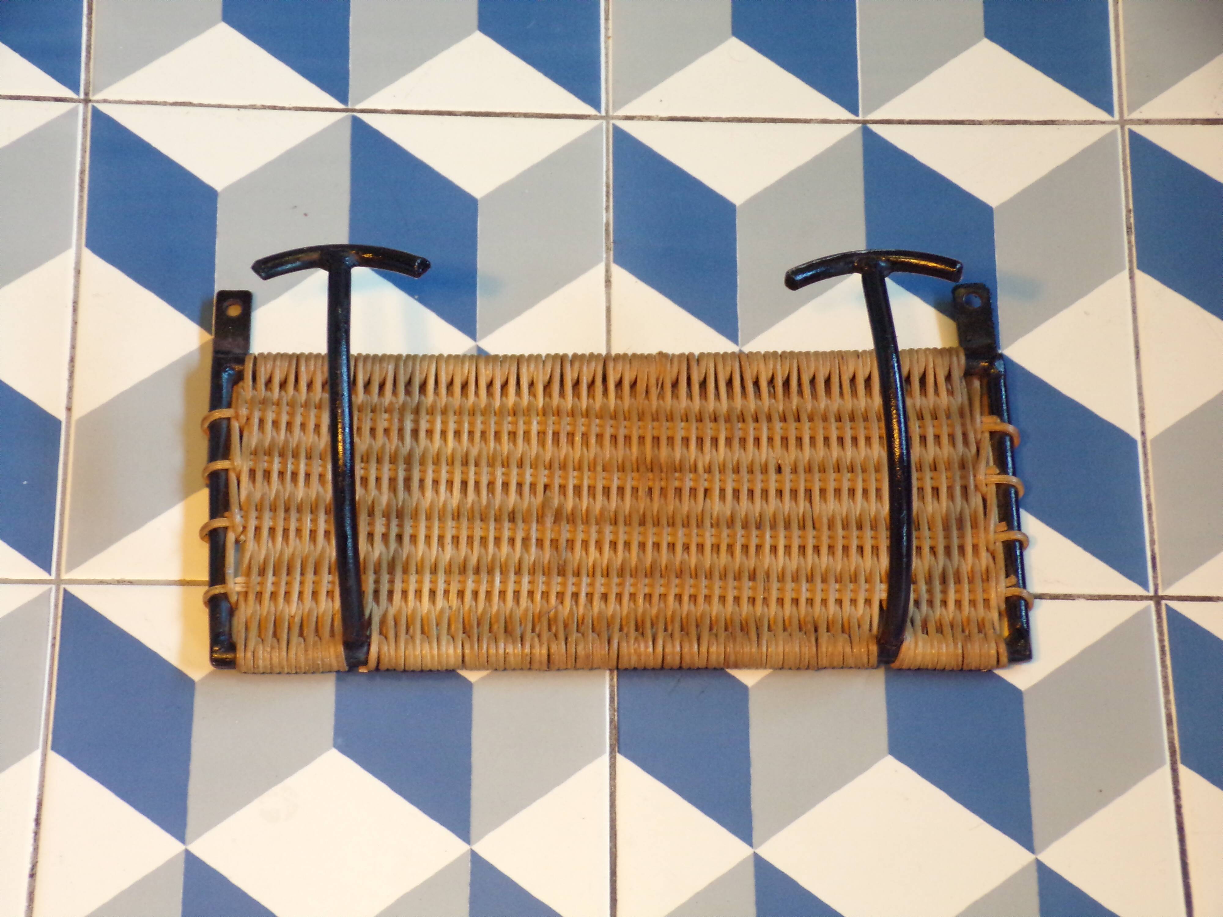 Porte manteau fer et rotin 1950