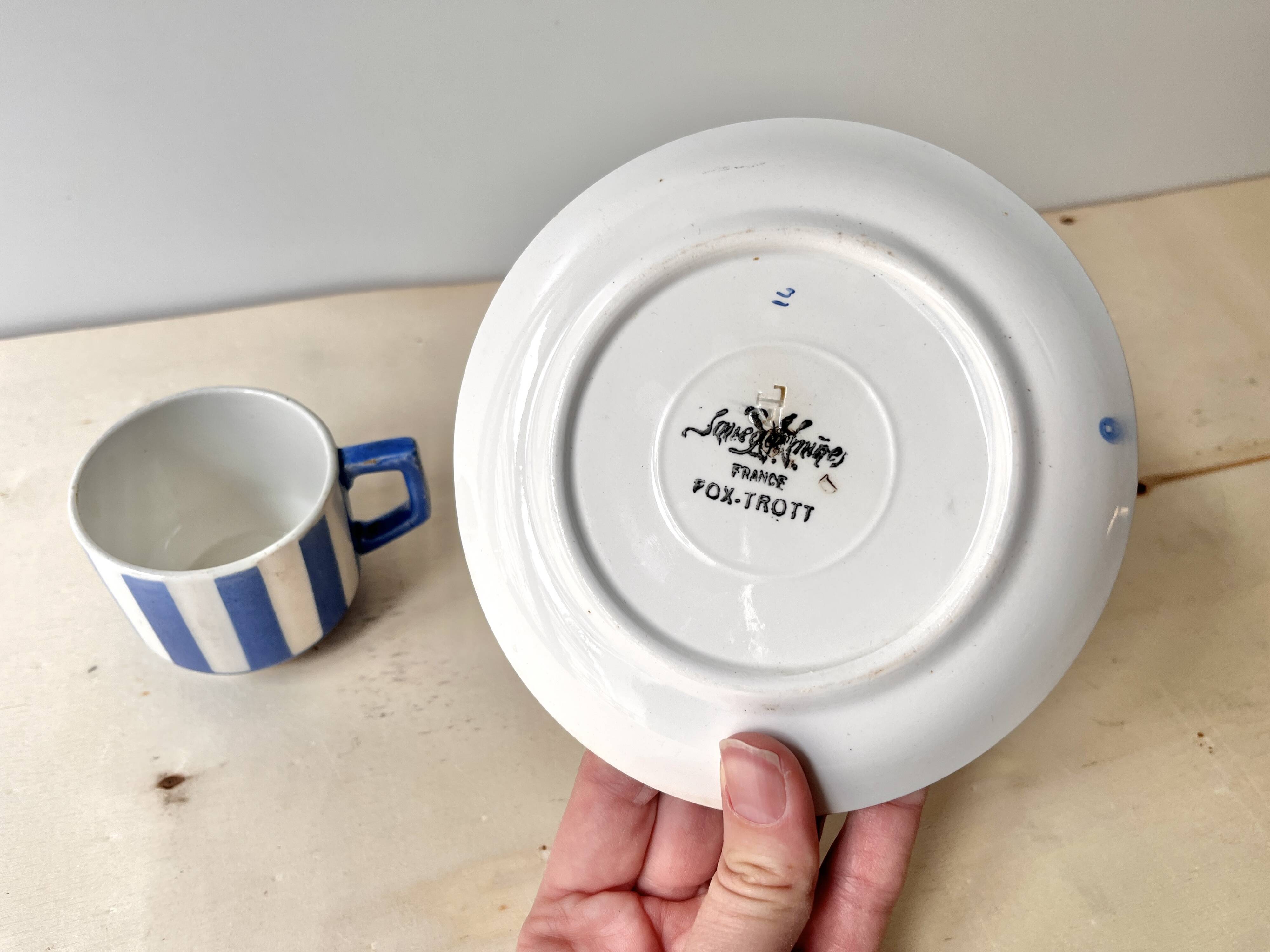 Vintage fox trott coffee cup sarreguemines, art deco striped service.