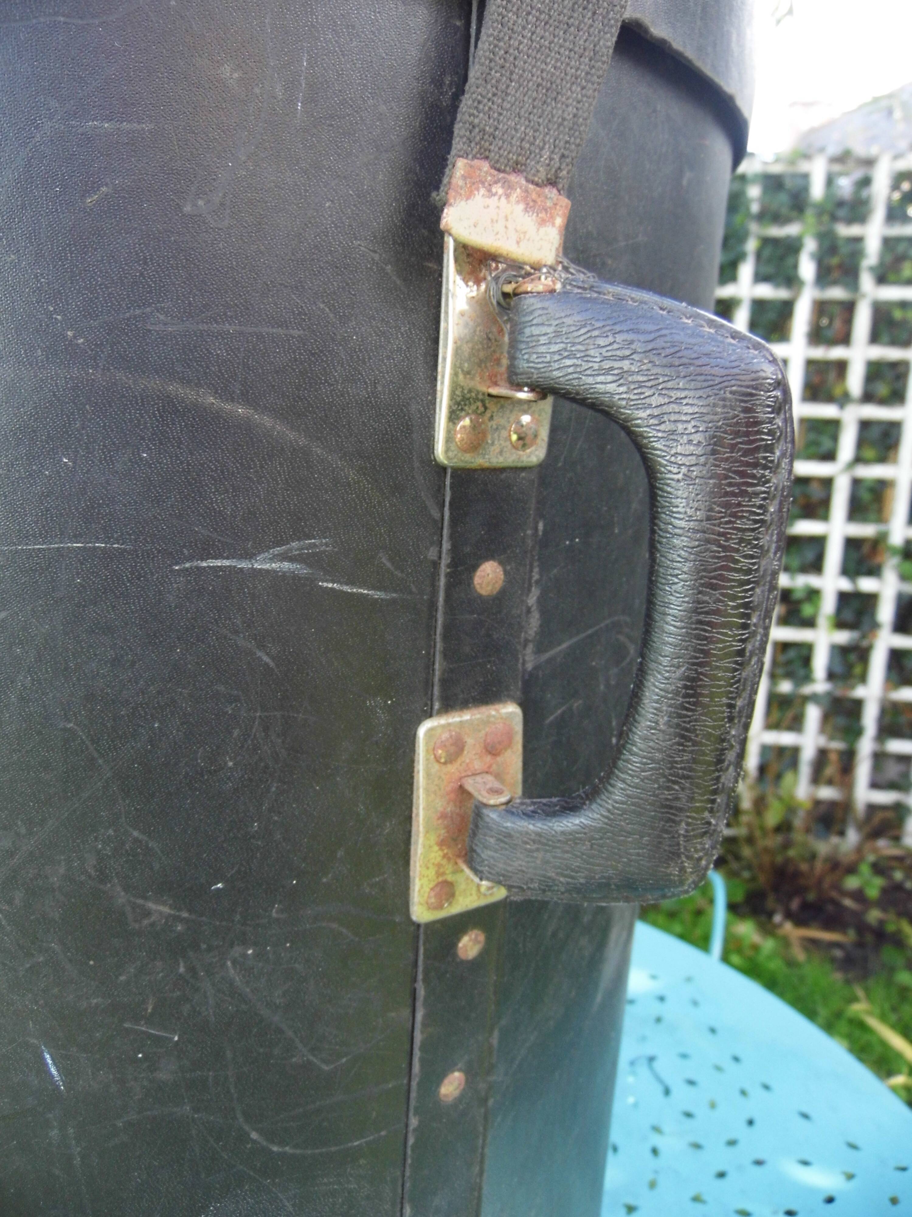 Box valise musical instrument