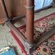Petite table en noyer