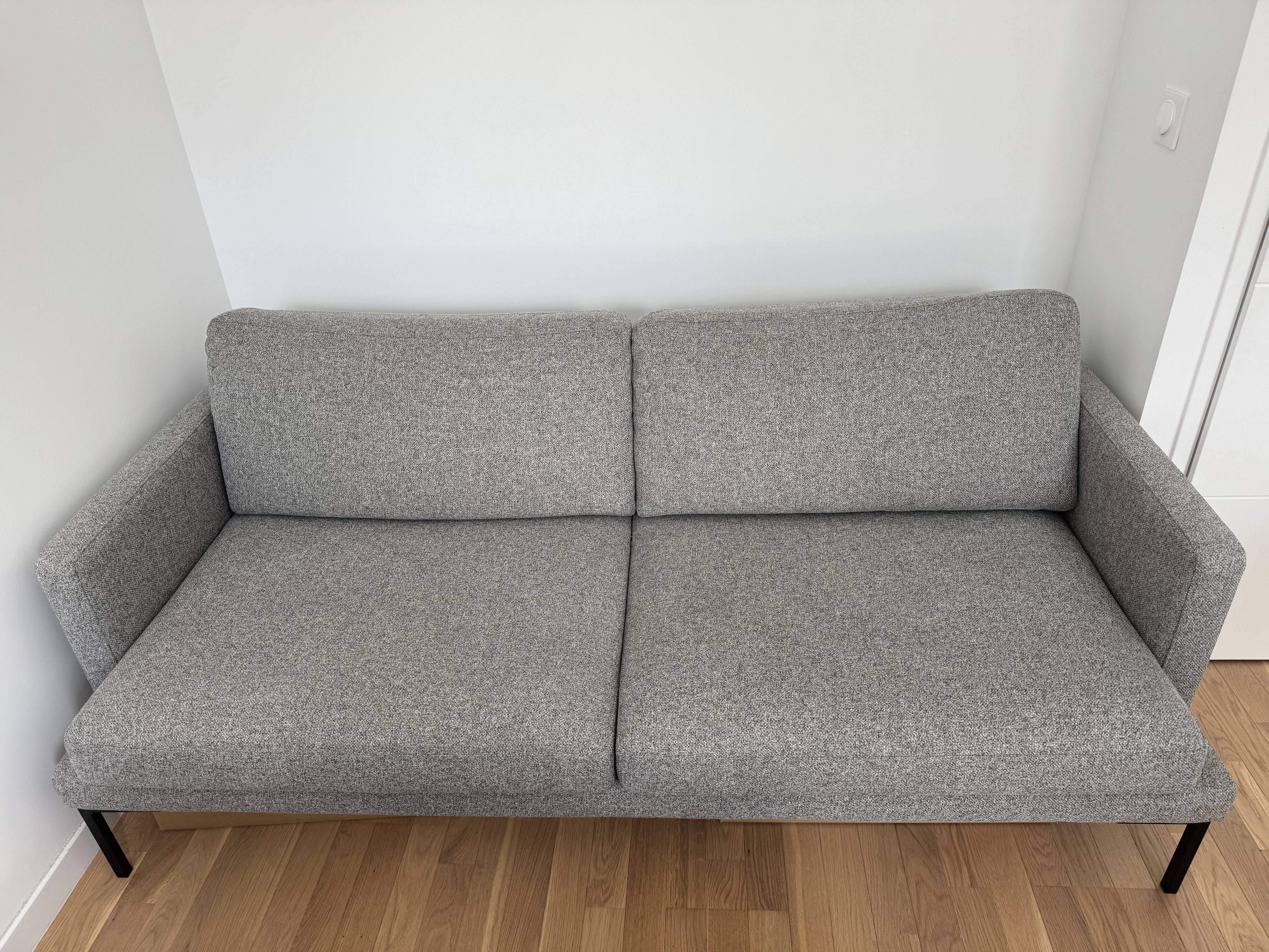 Canapé 2,5 places Assis modèle Ludvig en tissu gris