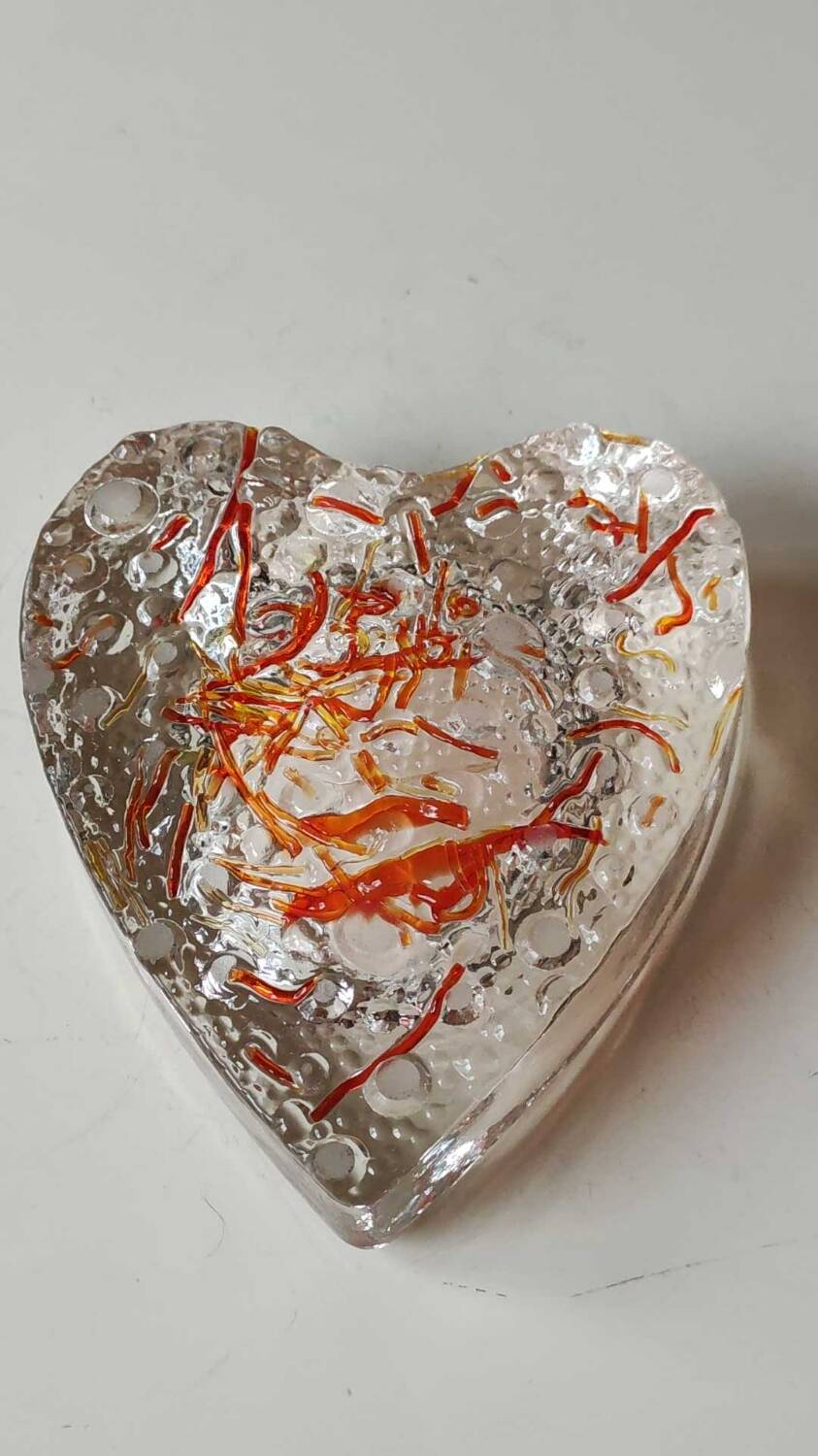 Empty pocket/Ashtray, l in blown art glass/Heart shape with inclusions of orange filaments. In Murano style