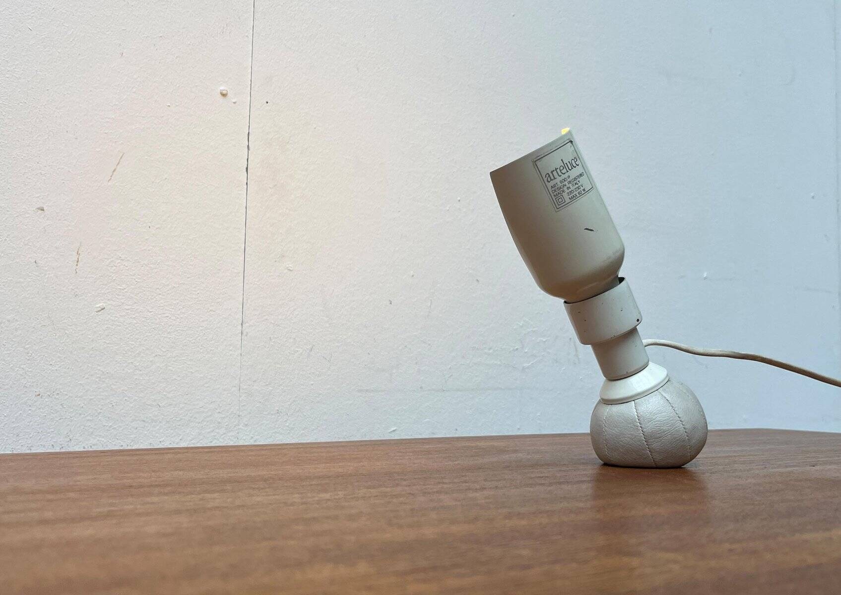 Italian table lamp model 600/P from the mid-century space by Gino Sarfatti for Arteluce, 1960s.