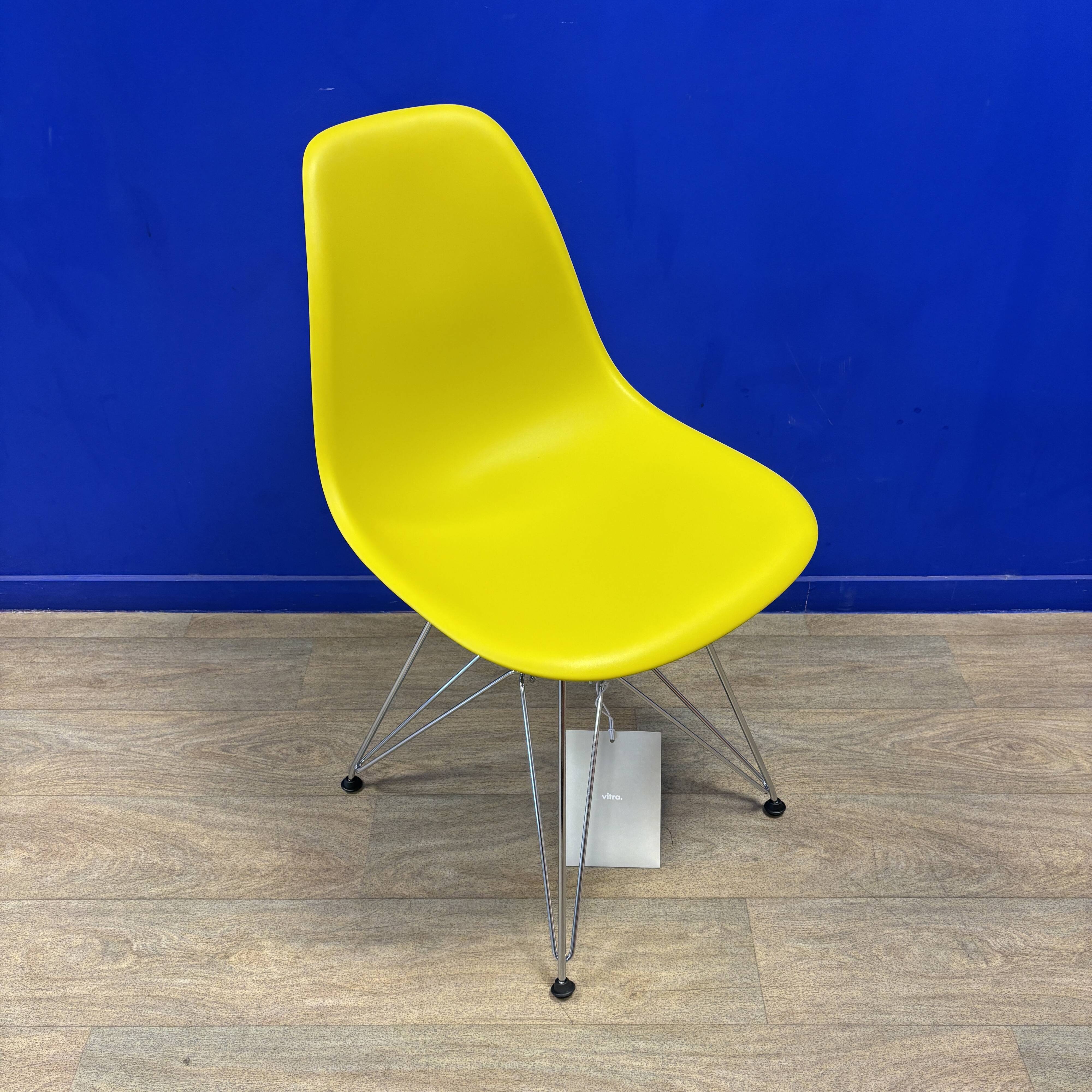 Eames Chaise DSR Pieds chromé / Coque Moutarde - Vitra